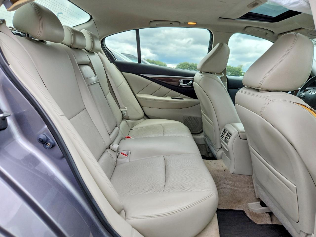 2015 Infiniti Q50 Premium Серый vin: JN1BV7AR0FM392983