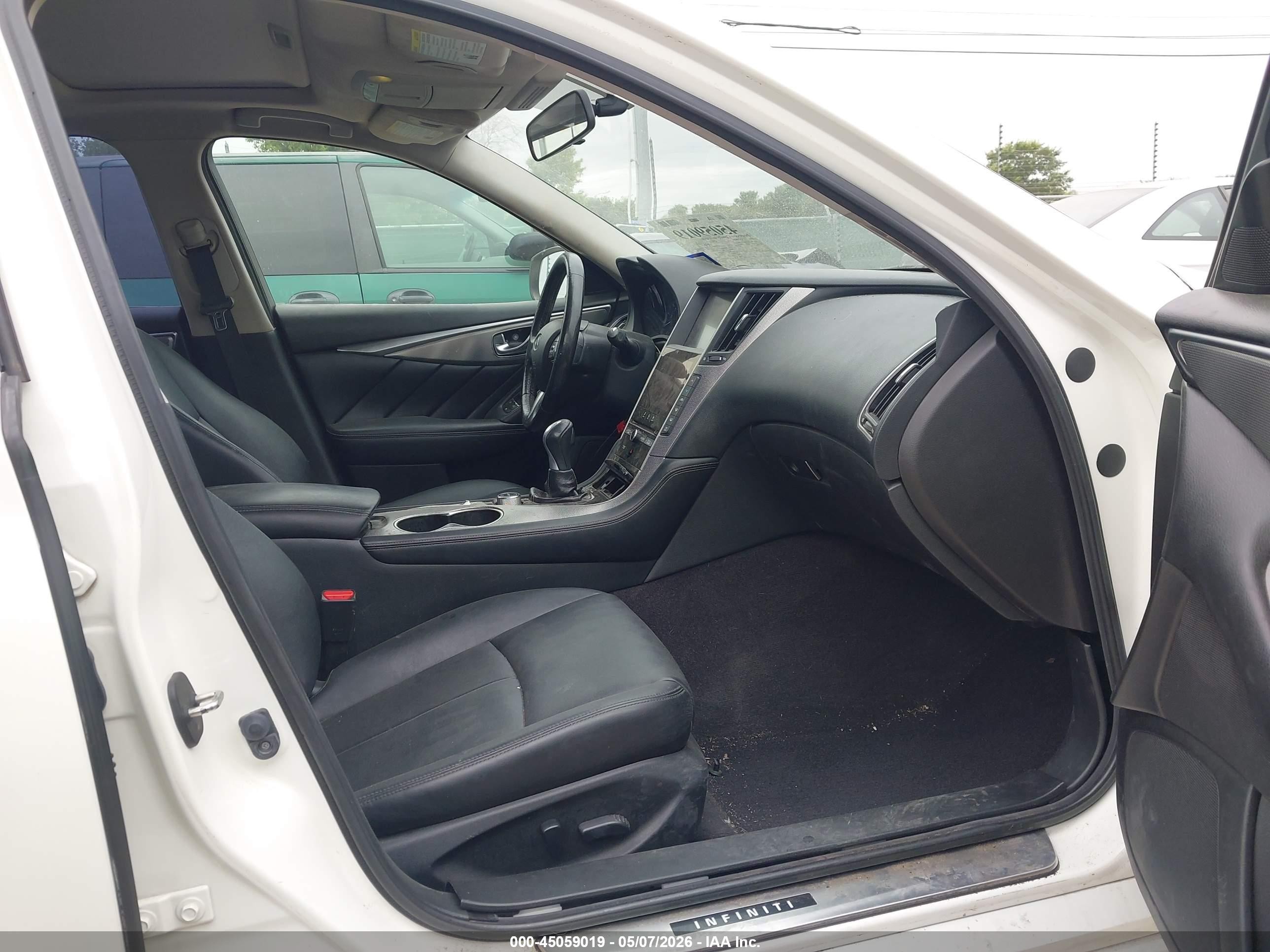 2015 Infiniti Q50   White vin: JN1BV7AR0FM398928