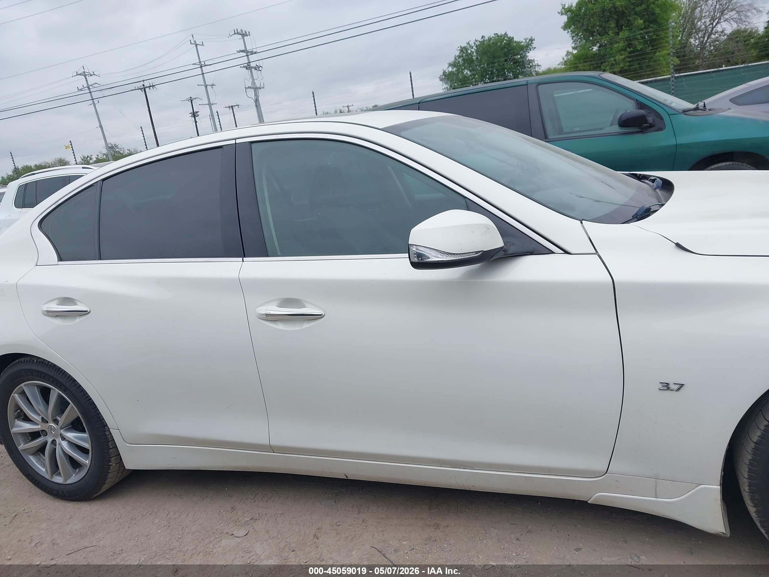 2015 Infiniti Q50   White vin: JN1BV7AR0FM398928