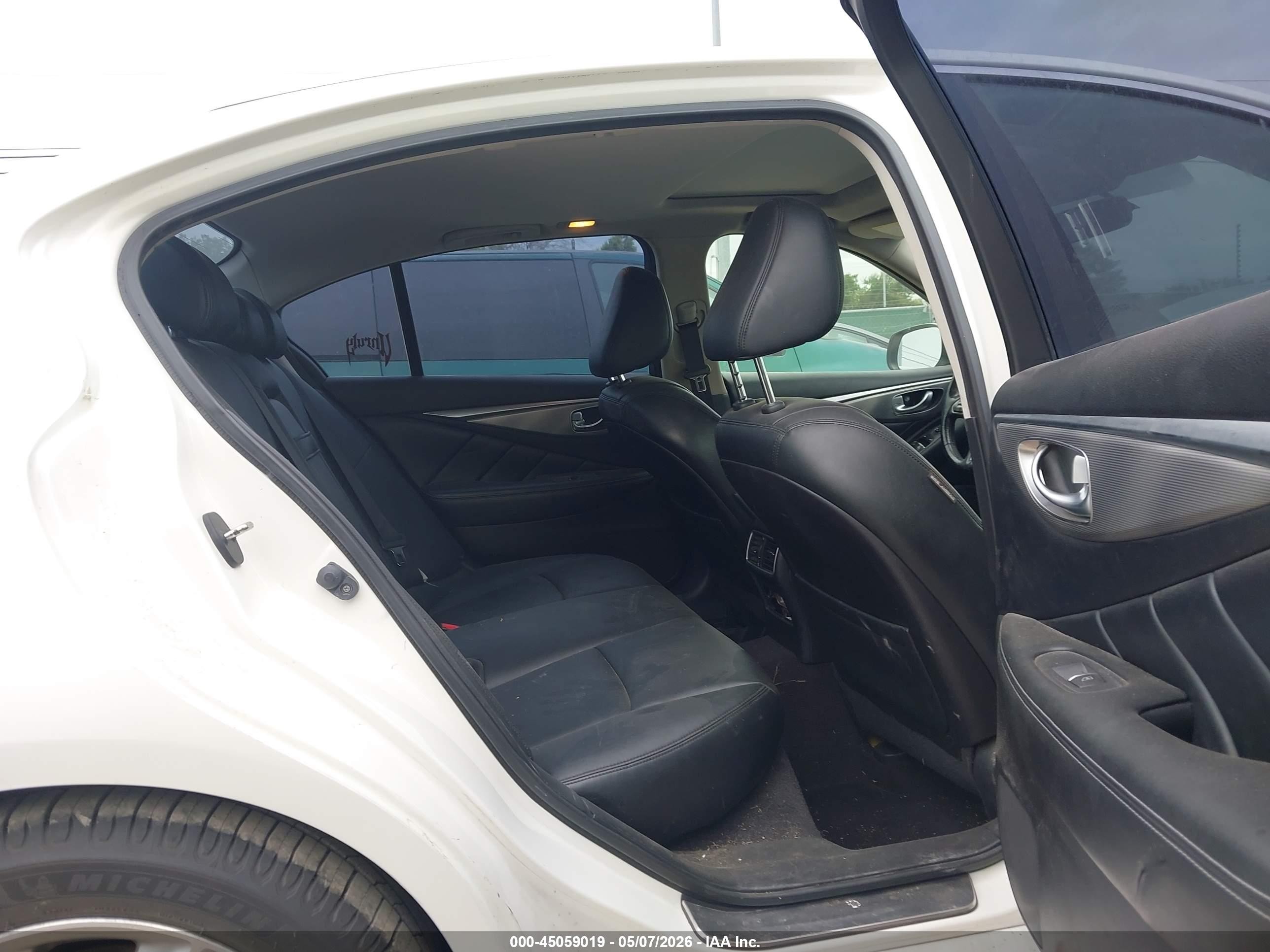 2015 Infiniti Q50   White vin: JN1BV7AR0FM398928