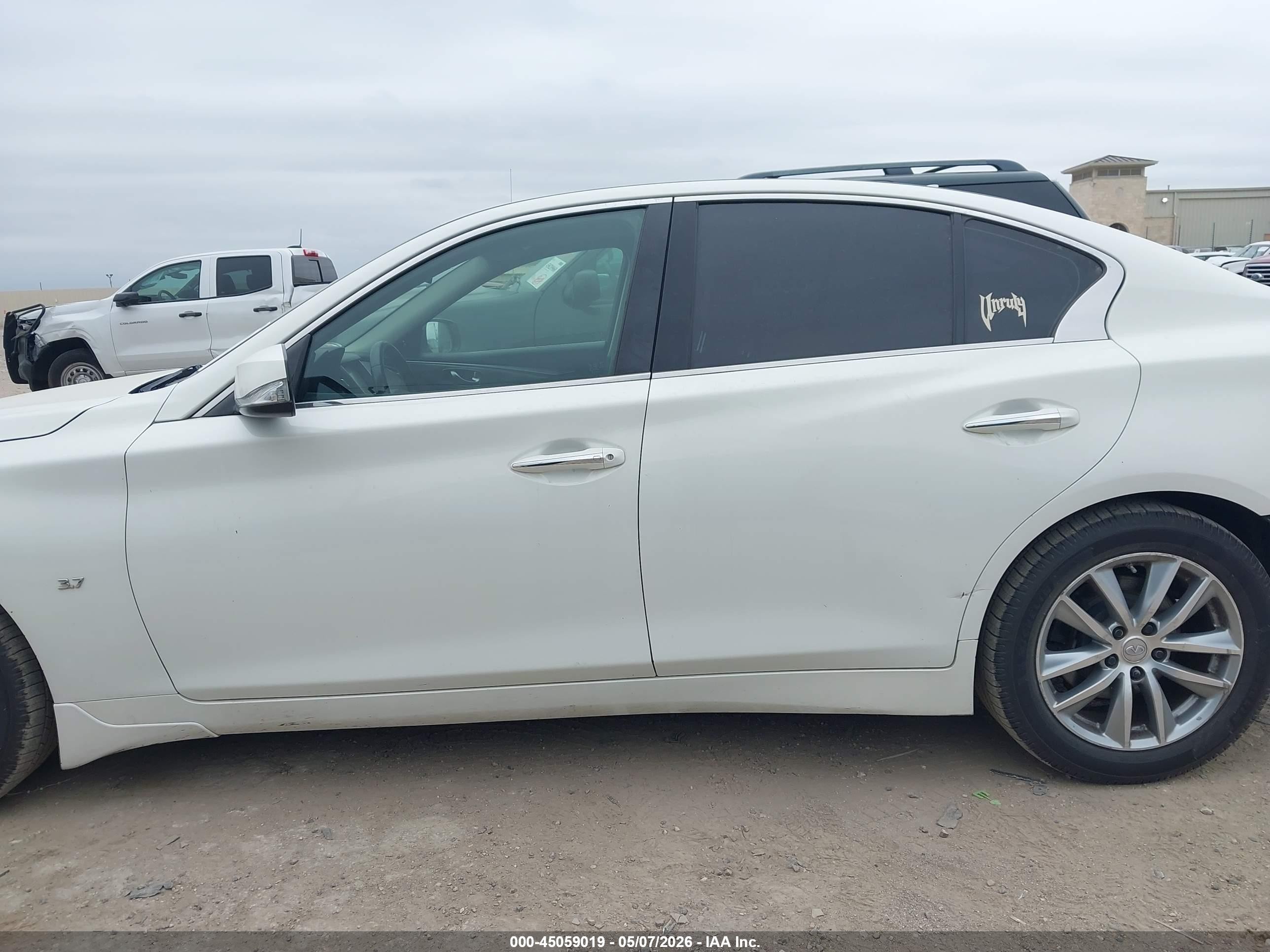 2015 Infiniti Q50   White vin: JN1BV7AR0FM398928
