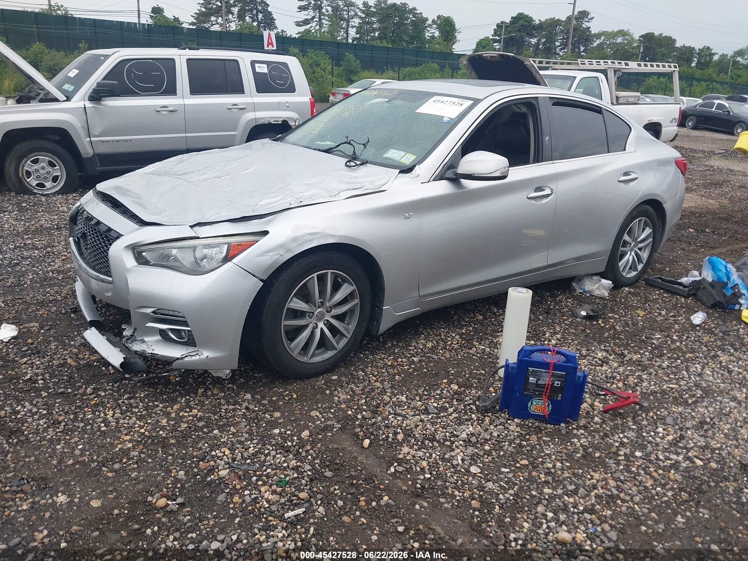 2015 Infiniti Q50 Premium Silver vin: JN1BV7AR0FM403495