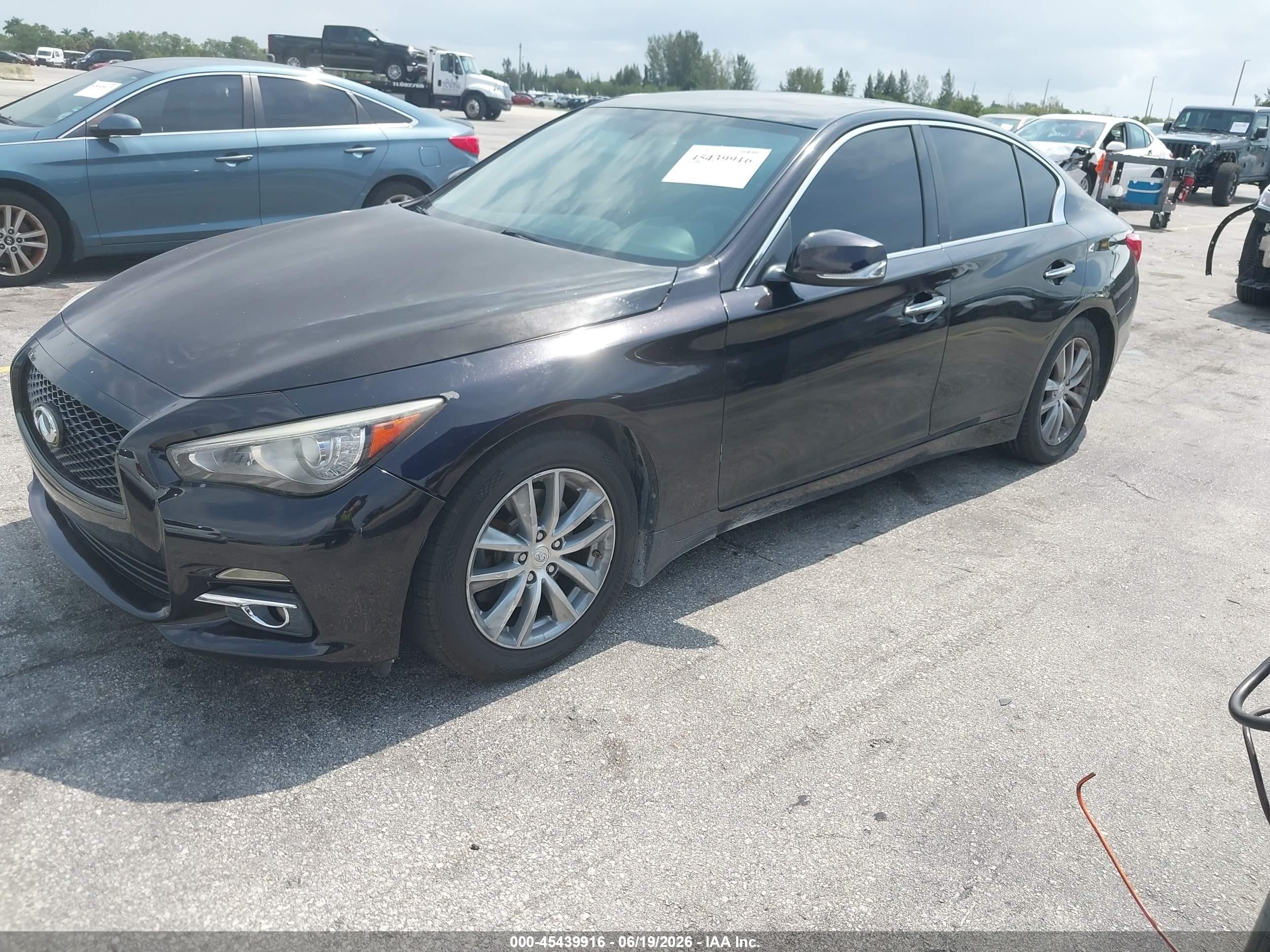 2015 Infiniti Q50 Premium Black vin: JN1BV7AR0FM407451