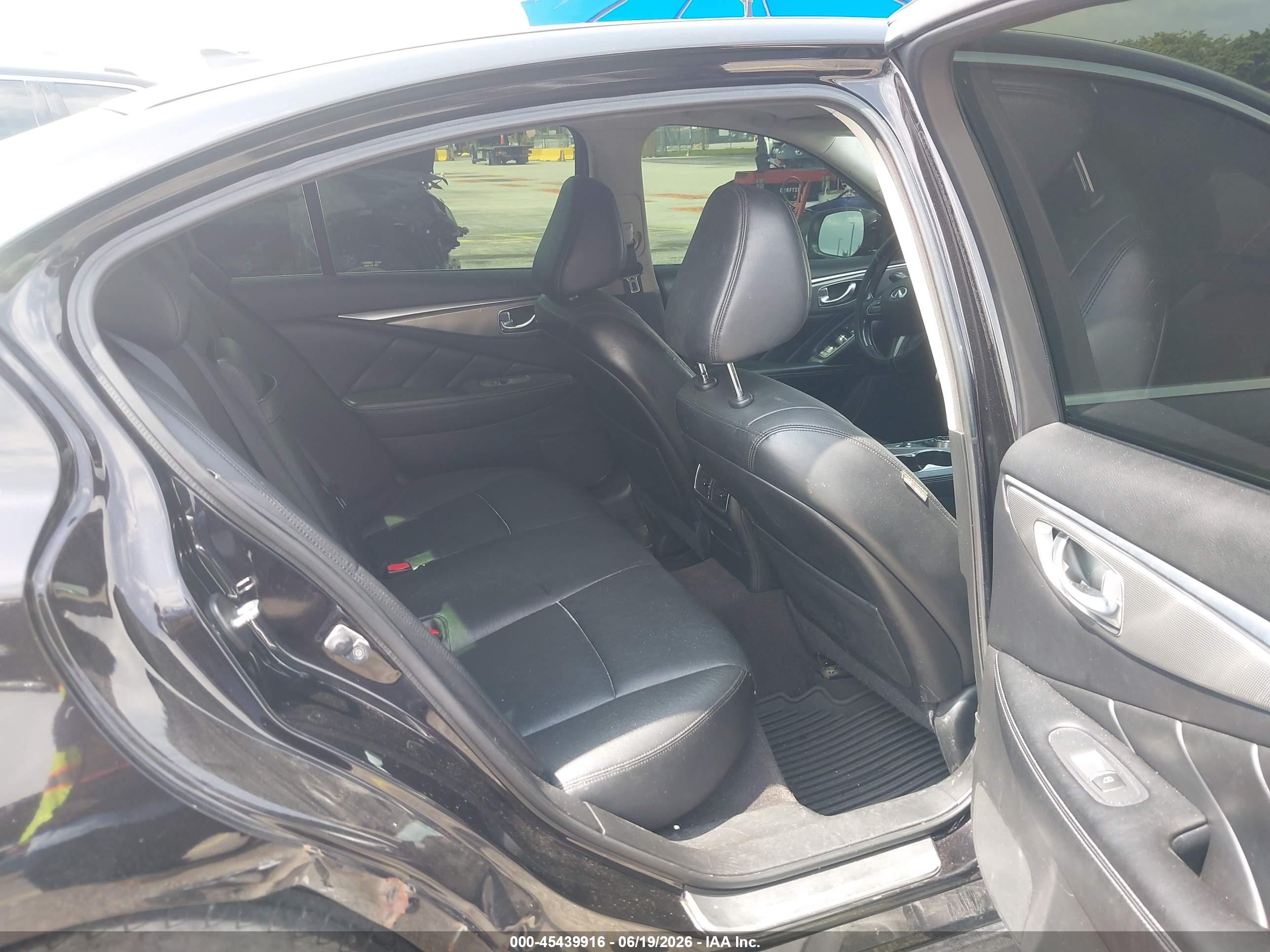 2015 Infiniti Q50 Premium Black vin: JN1BV7AR0FM407451