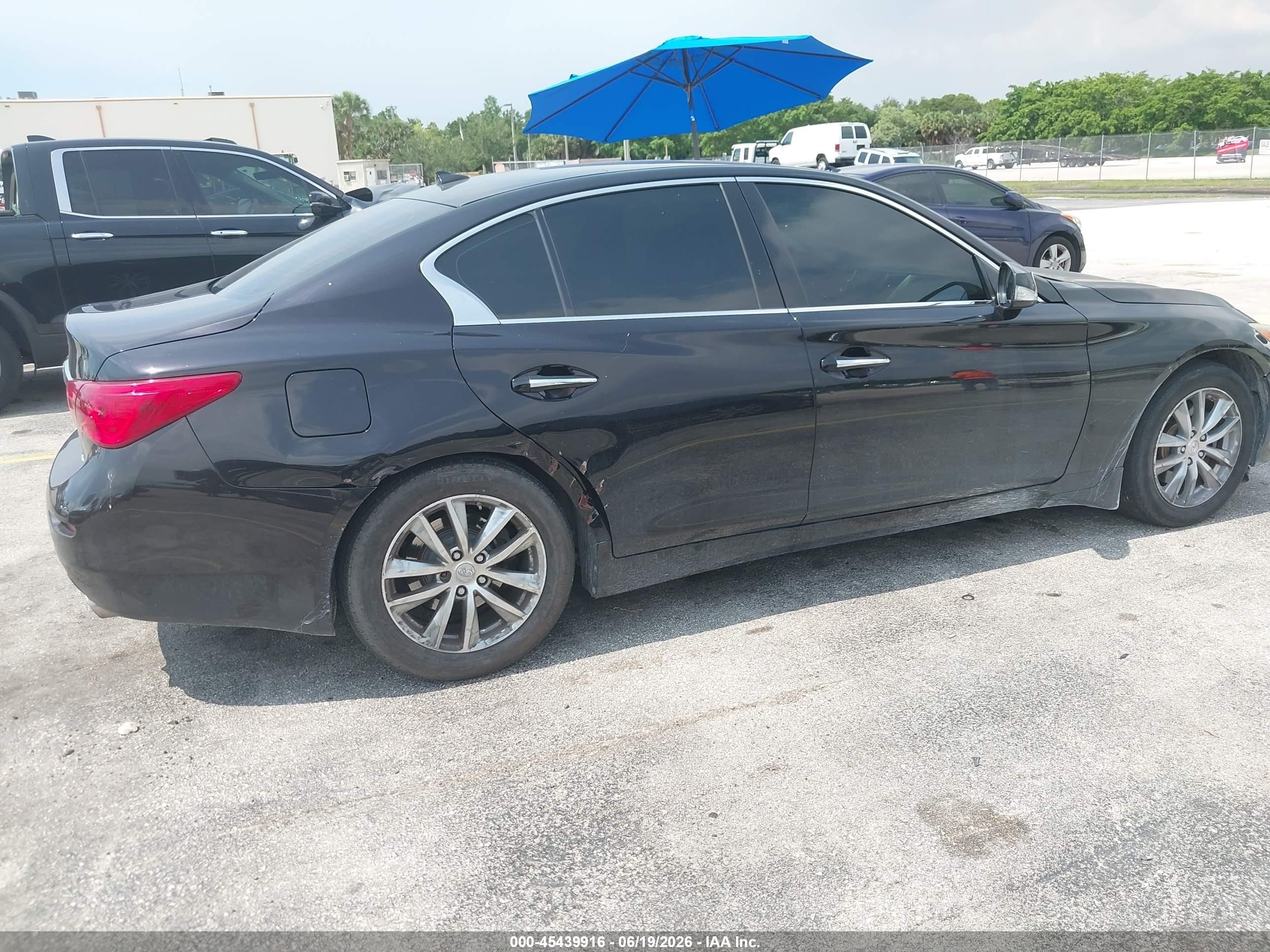 2015 Infiniti Q50 Premium Black vin: JN1BV7AR0FM407451