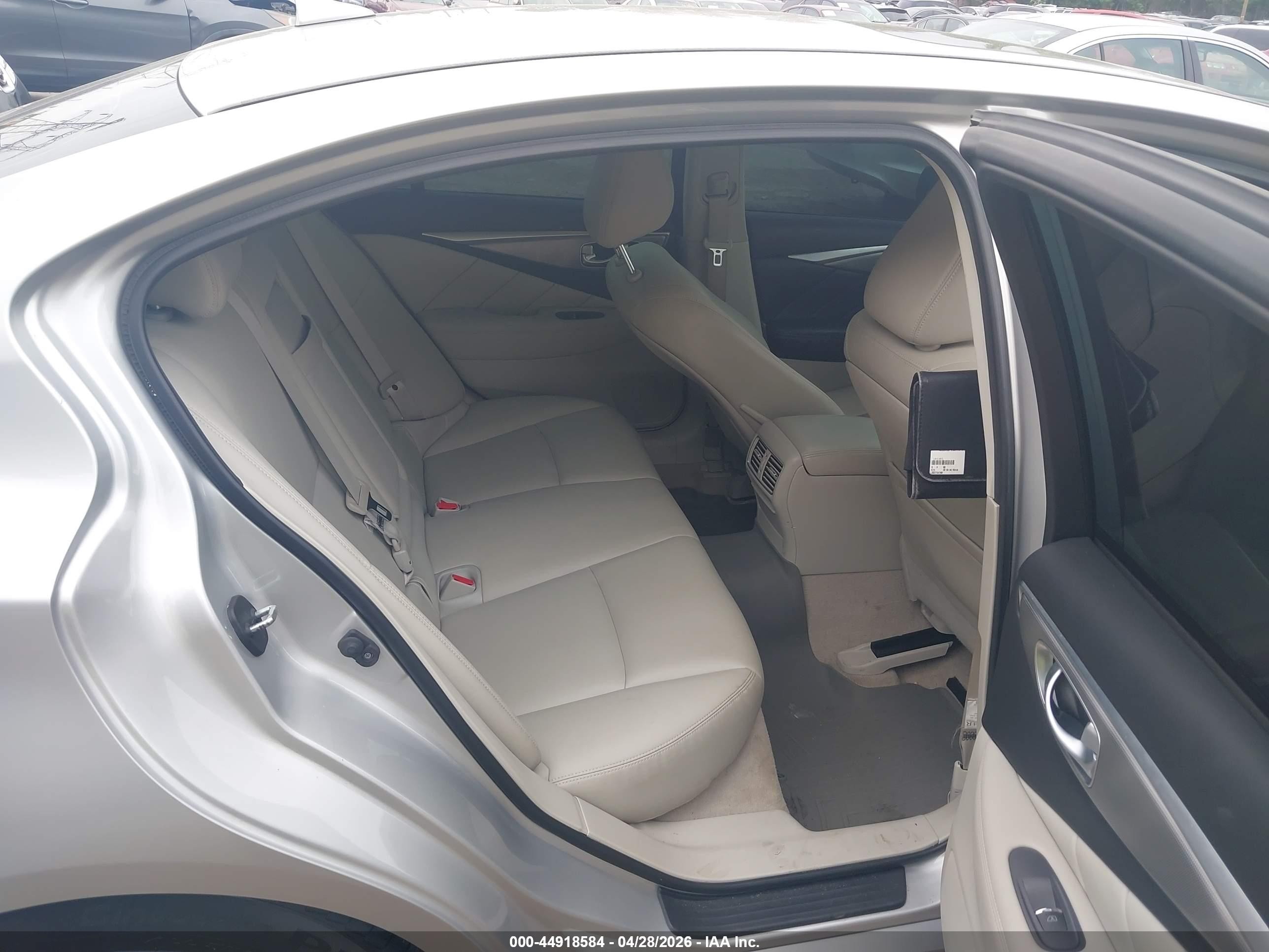 2015 Infiniti Q50 Premium Silver vin: JN1BV7AR0FM415128