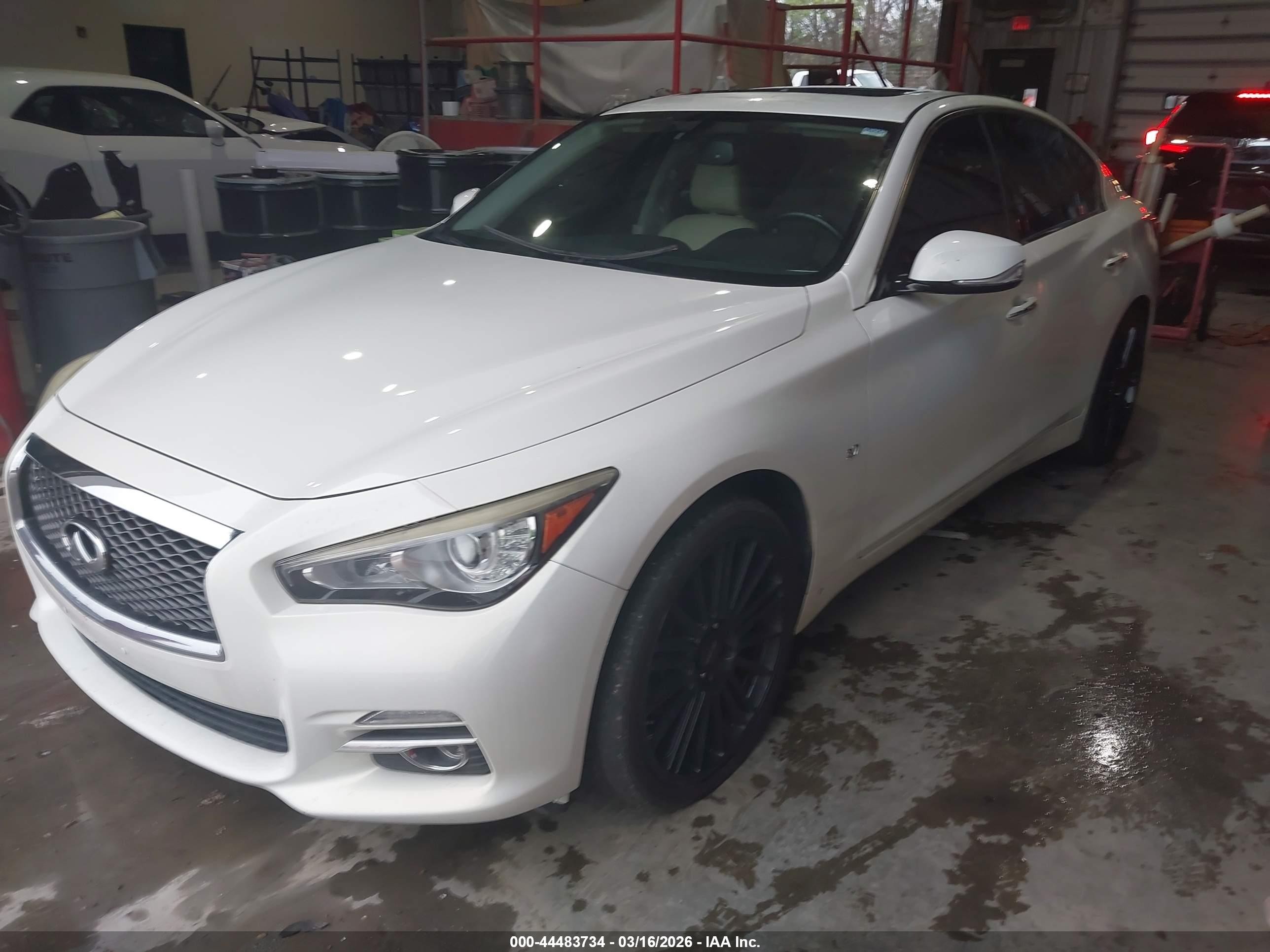 2015 Infiniti Q50 Premium Белый vin: JN1BV7AR0FM419552
