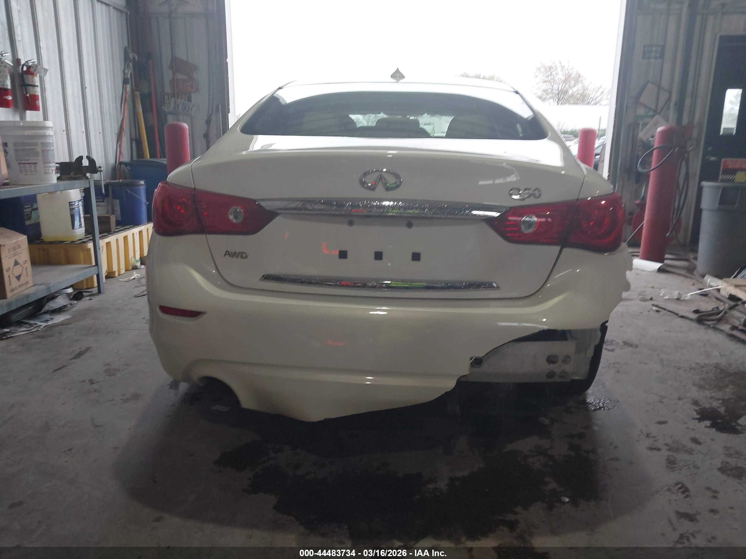 2015 Infiniti Q50 Premium Белый vin: JN1BV7AR0FM419552