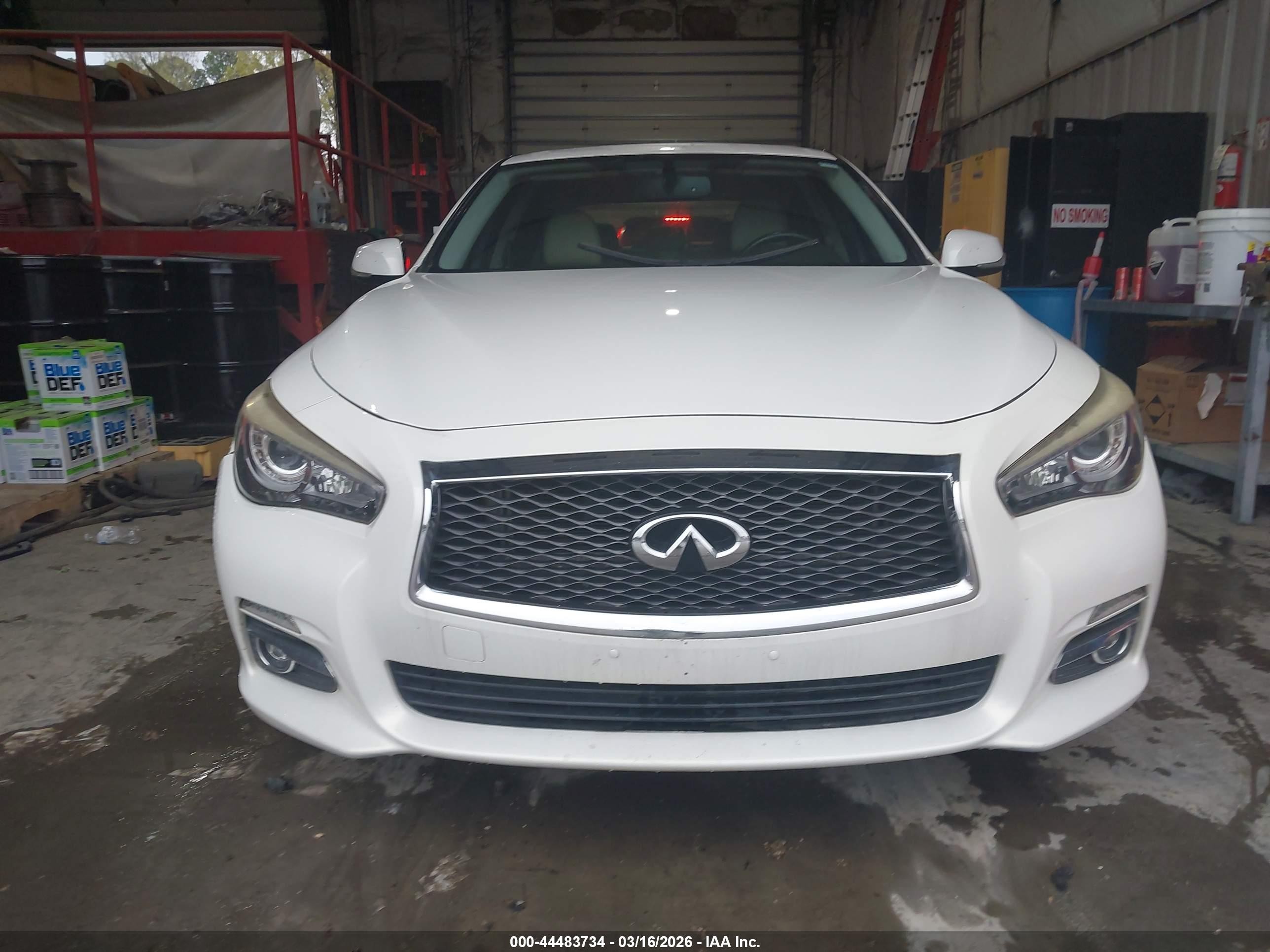 2015 Infiniti Q50 Premium Белый vin: JN1BV7AR0FM419552