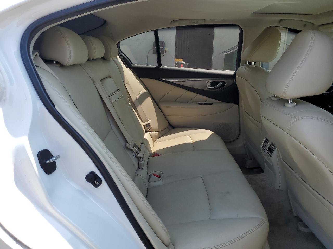 2015 Infiniti Q50 Premium White vin: JN1BV7AR0FM420085