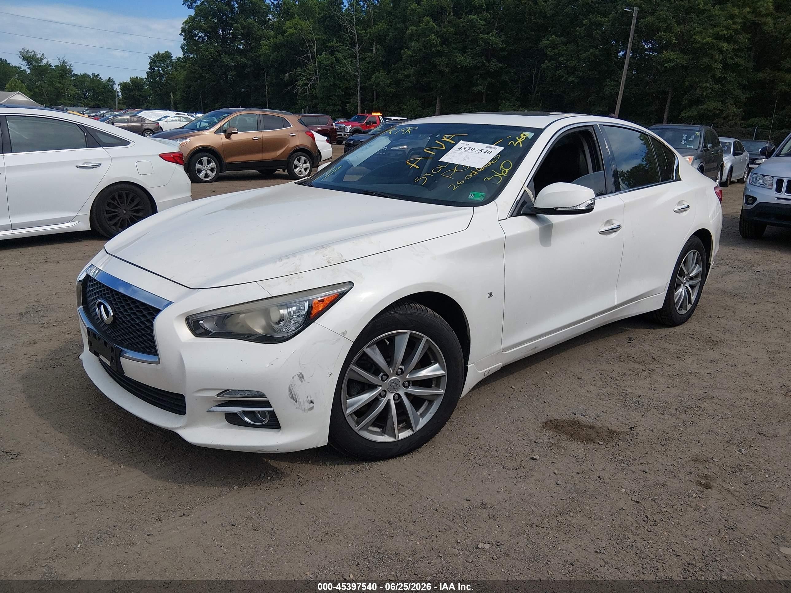 2015 Infiniti Q50 Premium Белый vin: JN1BV7AR0FM422533