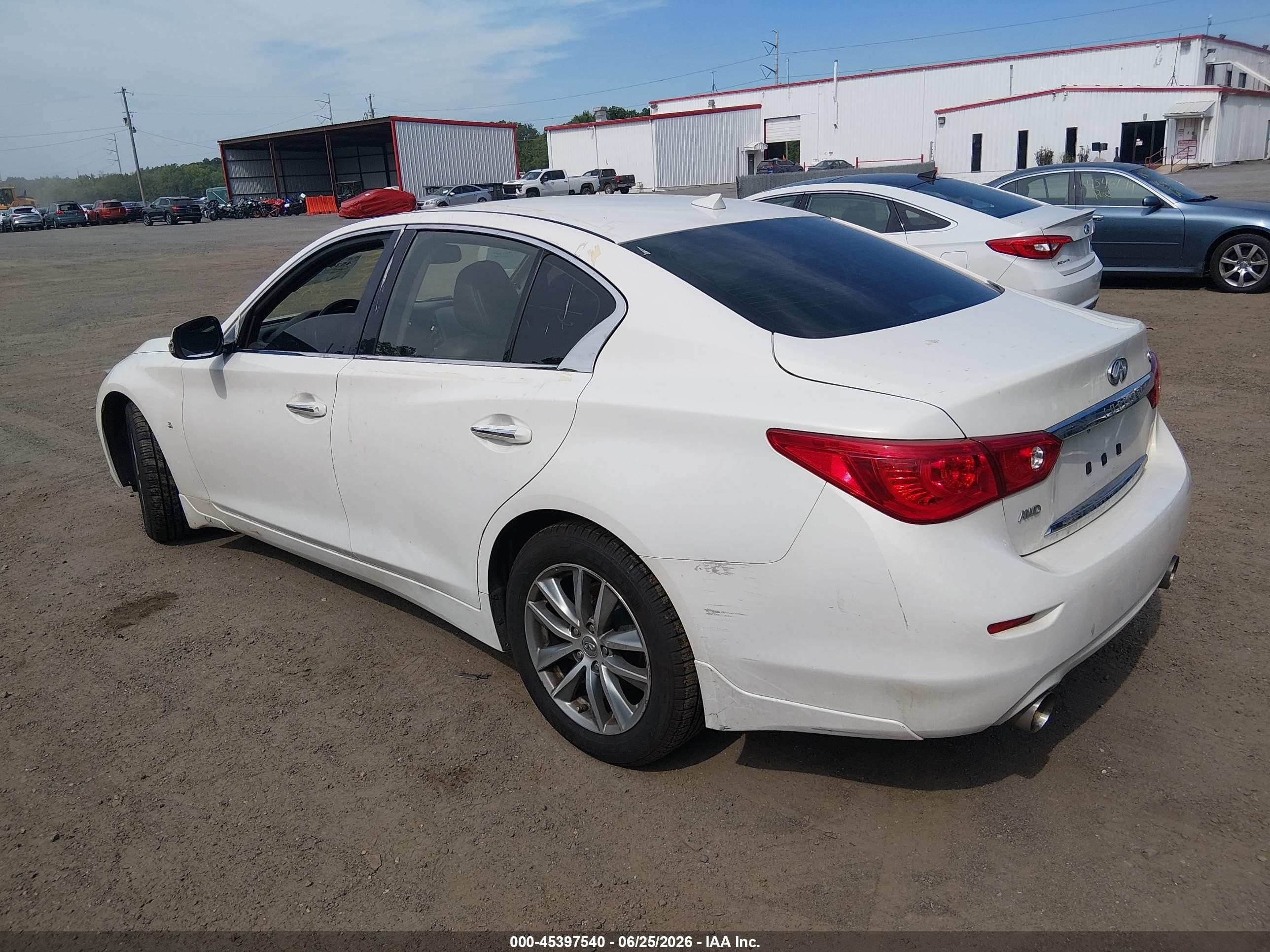 2015 Infiniti Q50 Premium Белый vin: JN1BV7AR0FM422533