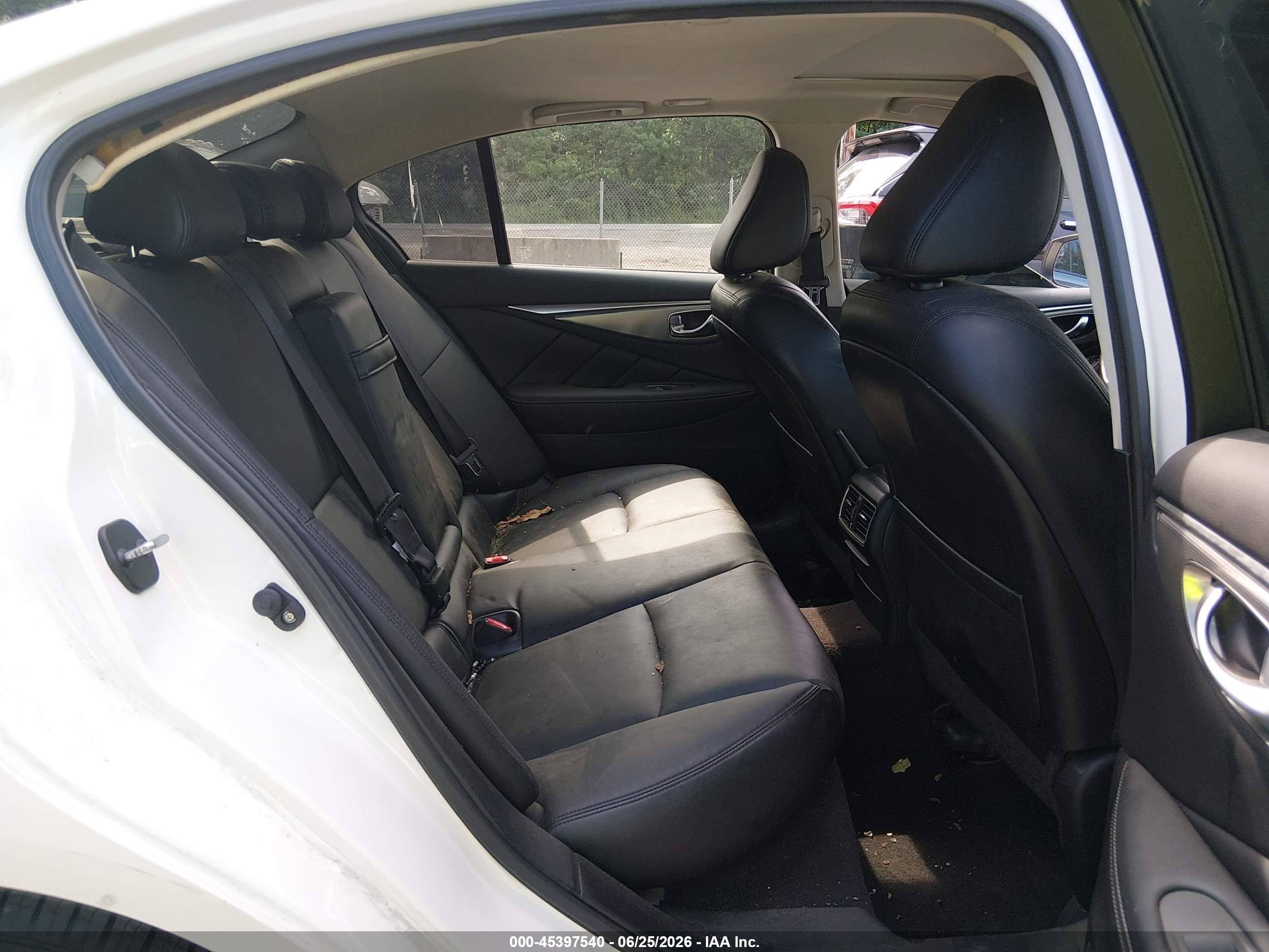 2015 Infiniti Q50 Premium Белый vin: JN1BV7AR0FM422533