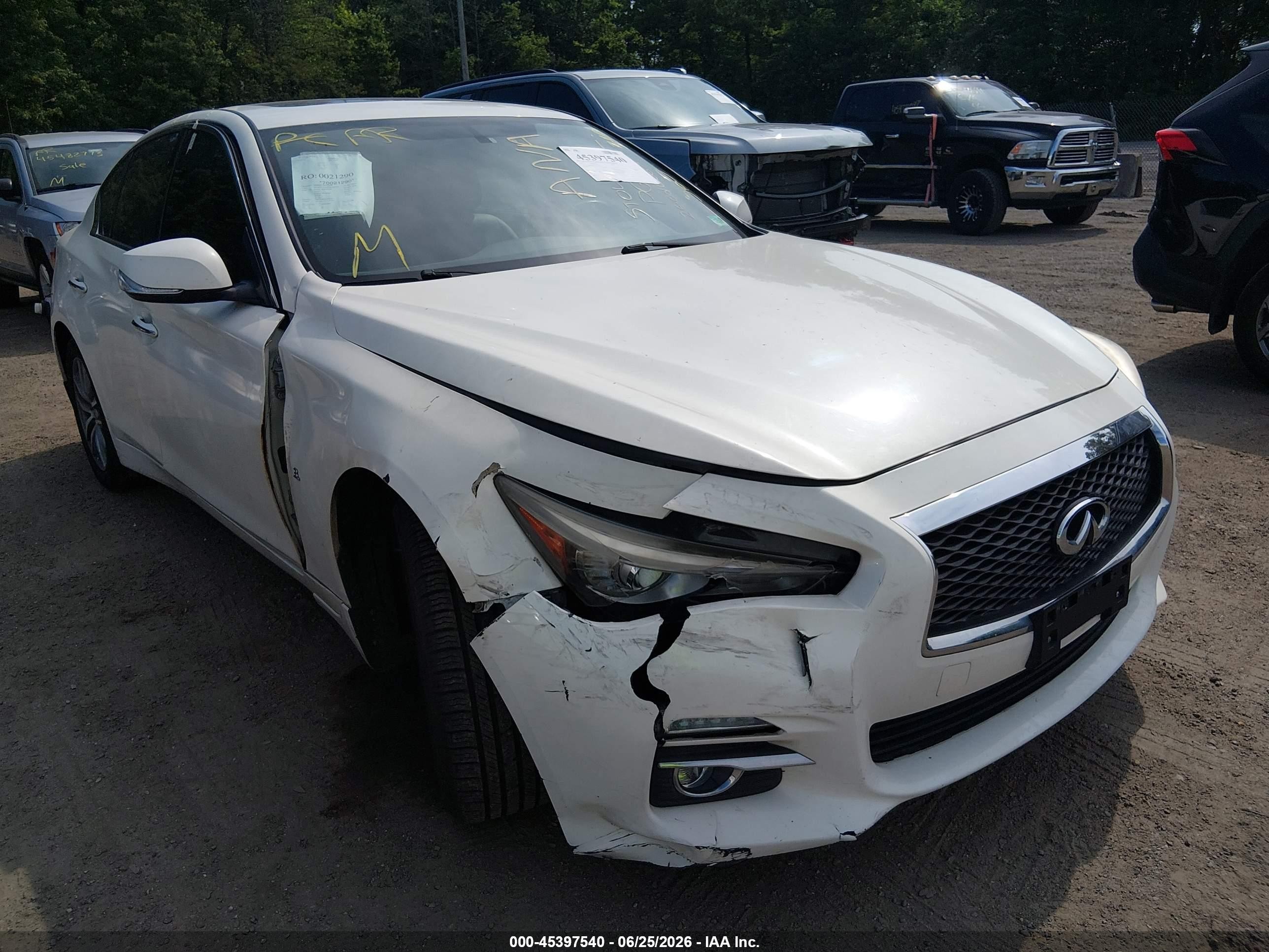 2015 Infiniti Q50 Premium Белый vin: JN1BV7AR0FM422533