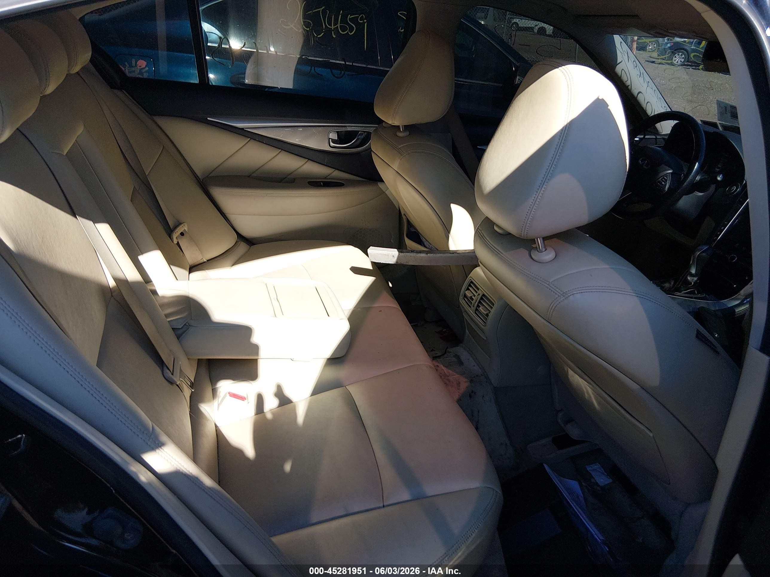 2014 Infiniti Q50 Premium Black vin: JN1BV7AR1EM686648