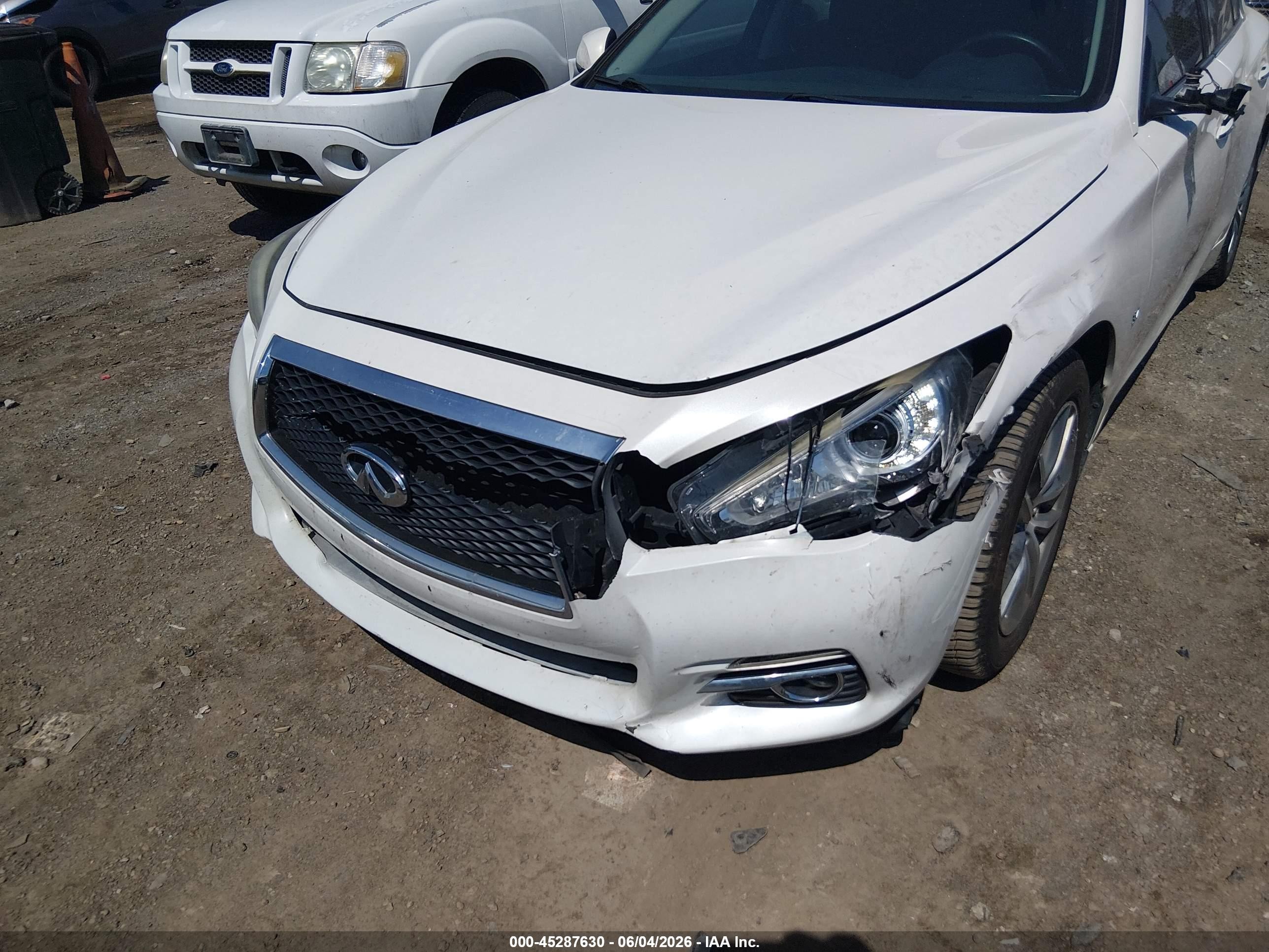 2014 Infiniti Q50 Premium Cream vin: JN1BV7AR1EM695091