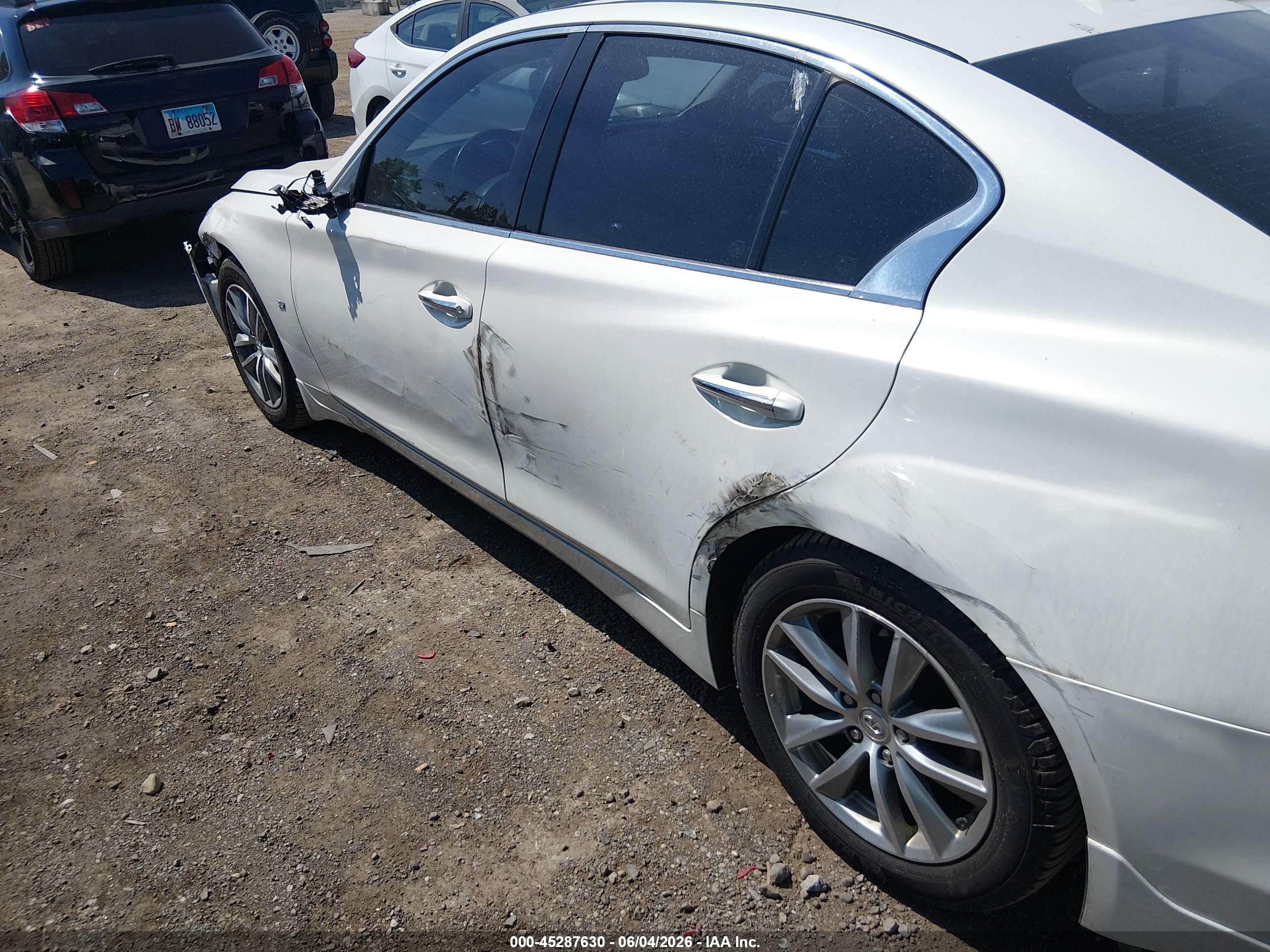 2014 Infiniti Q50 Premium Cream vin: JN1BV7AR1EM695091