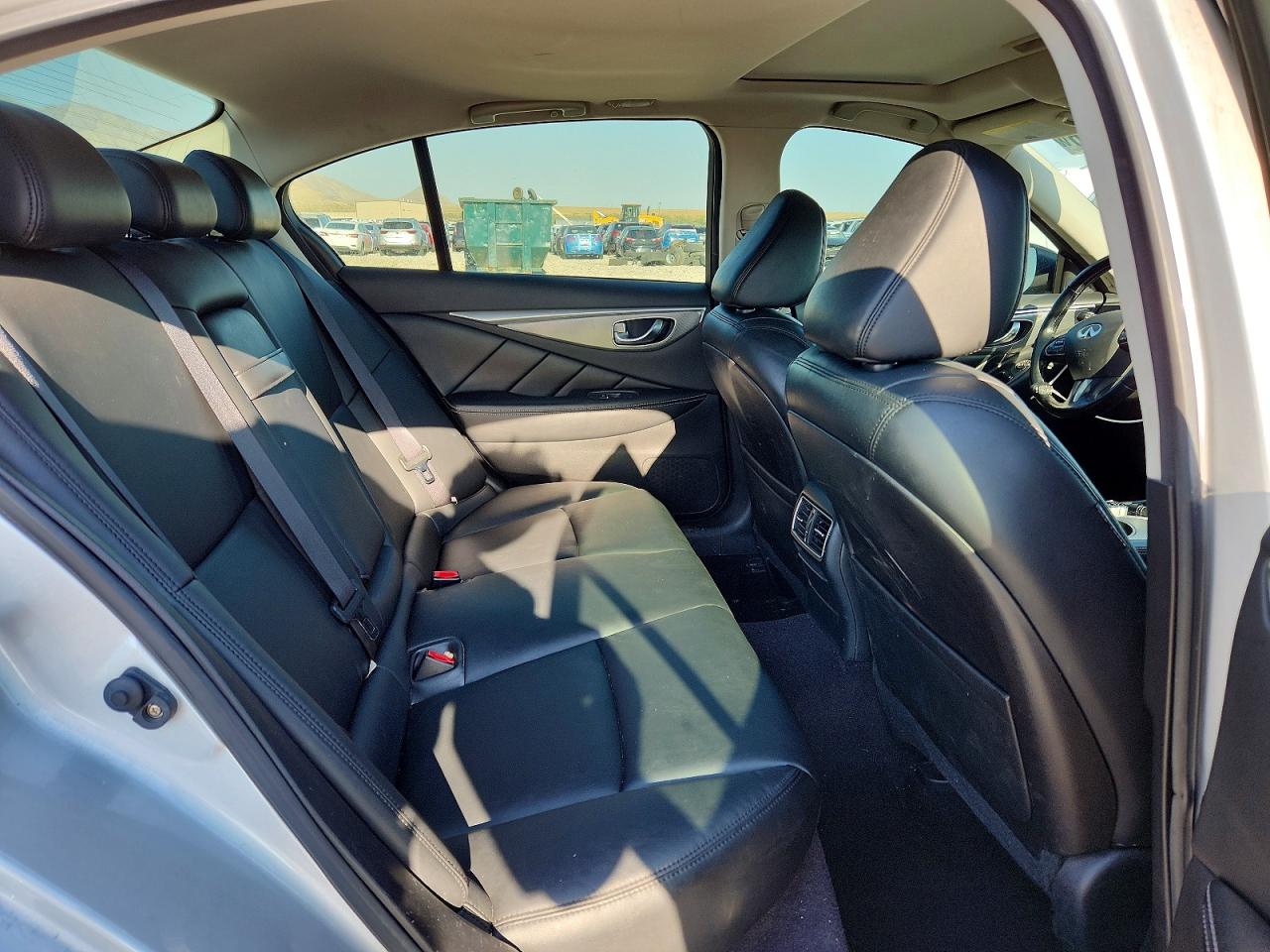 2014 Infiniti Q50 Premium Серебряный vin: JN1BV7AR1EM705165