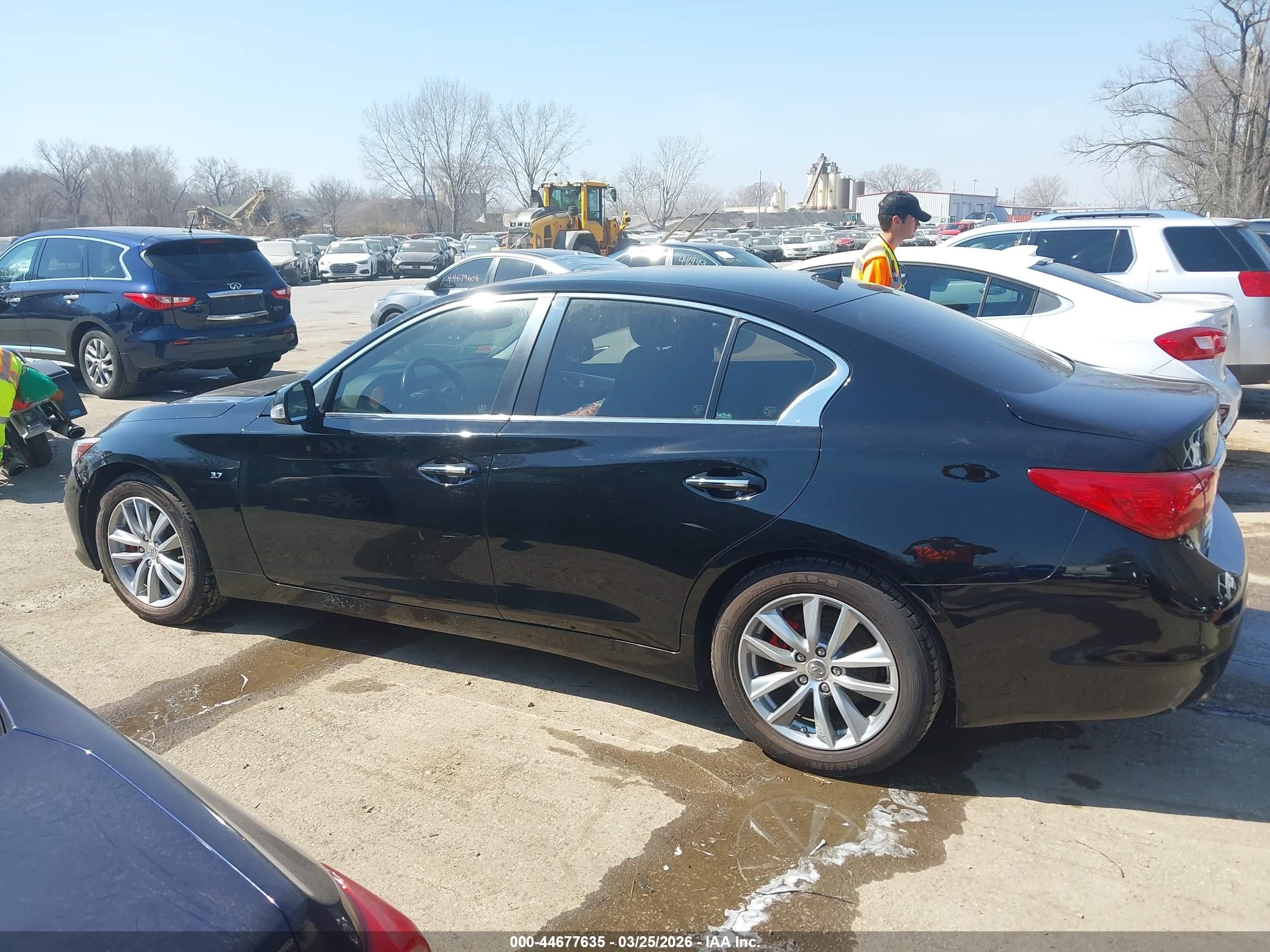 2014 Infiniti Q50 Premium Black vin: JN1BV7AR1EM705621