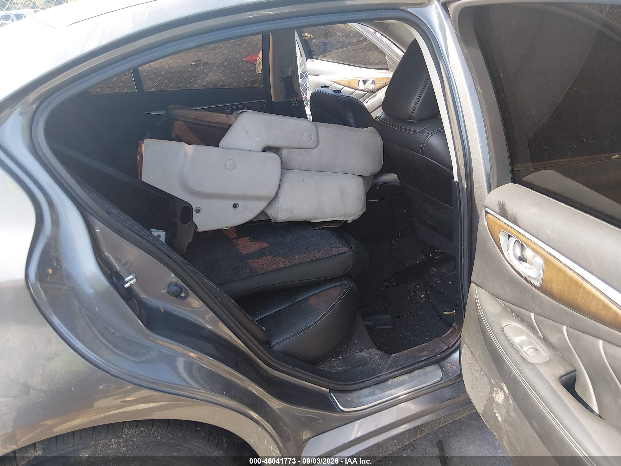2015 Infiniti Q50 Premium Silver vin: JN1BV7AR1FM395391