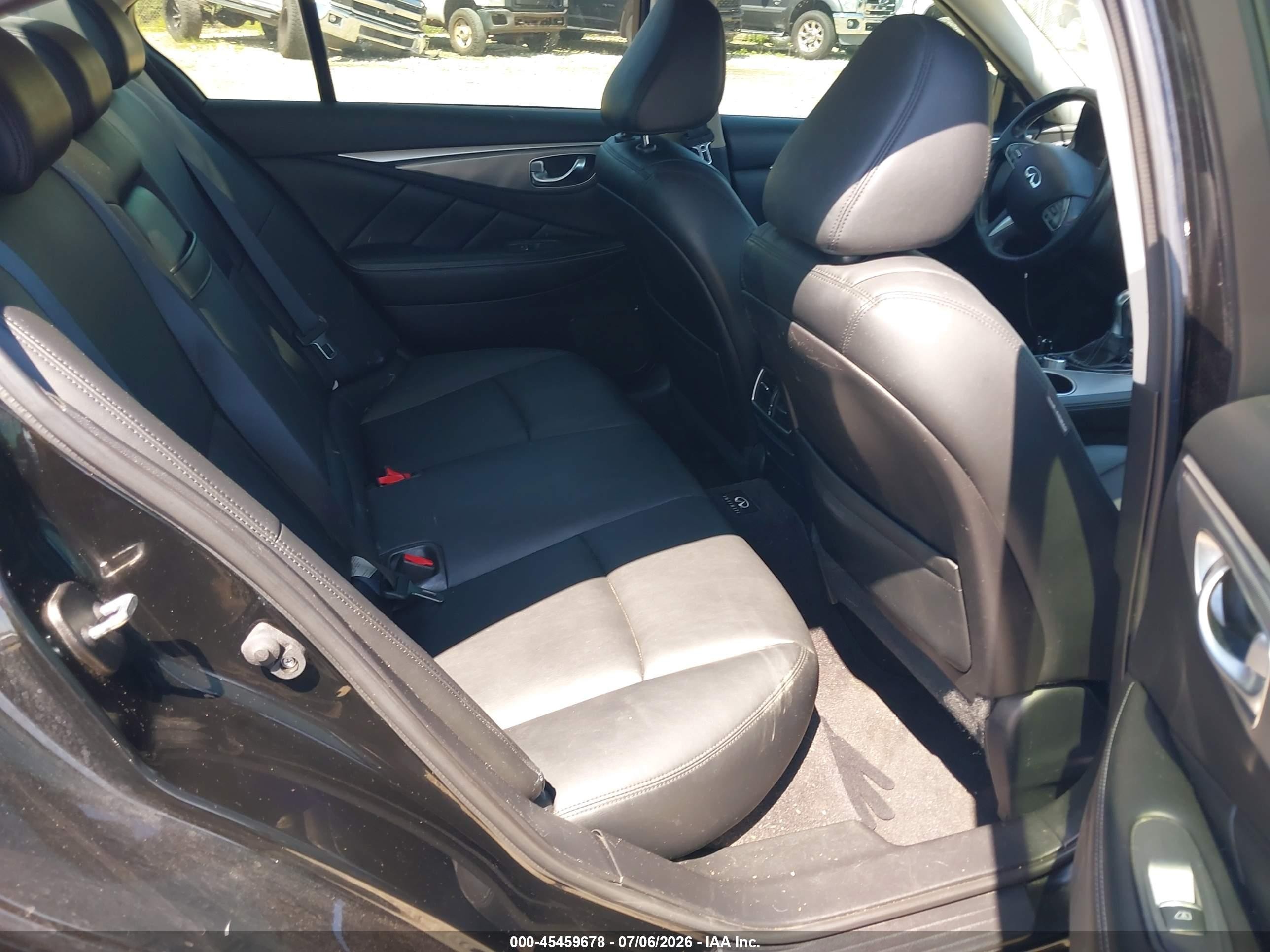 2015 Infiniti Q50 Premium Black vin: JN1BV7AR1FM401965