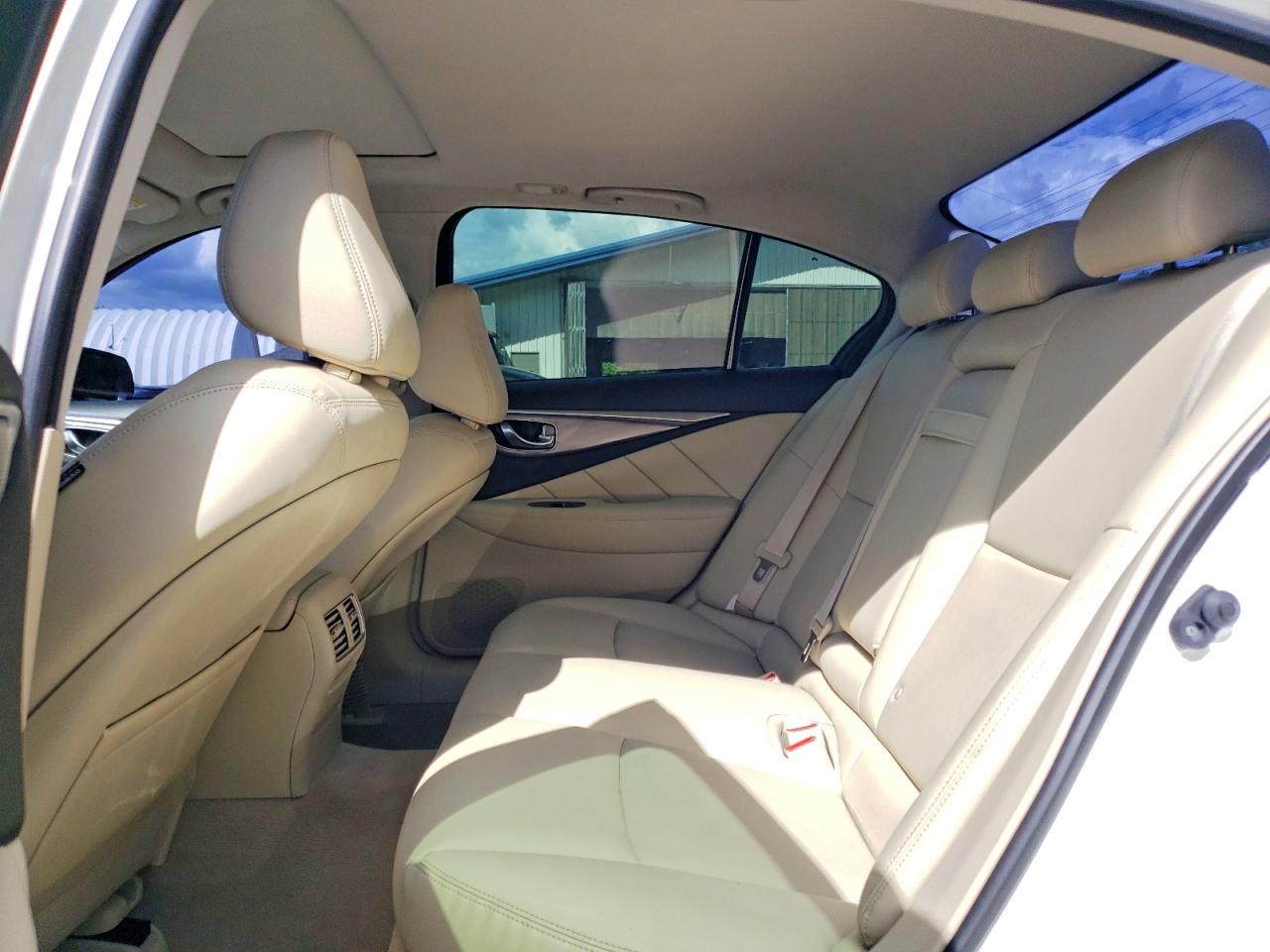 2015 Infiniti Q50 Premium White vin: JN1BV7AR1FM412108