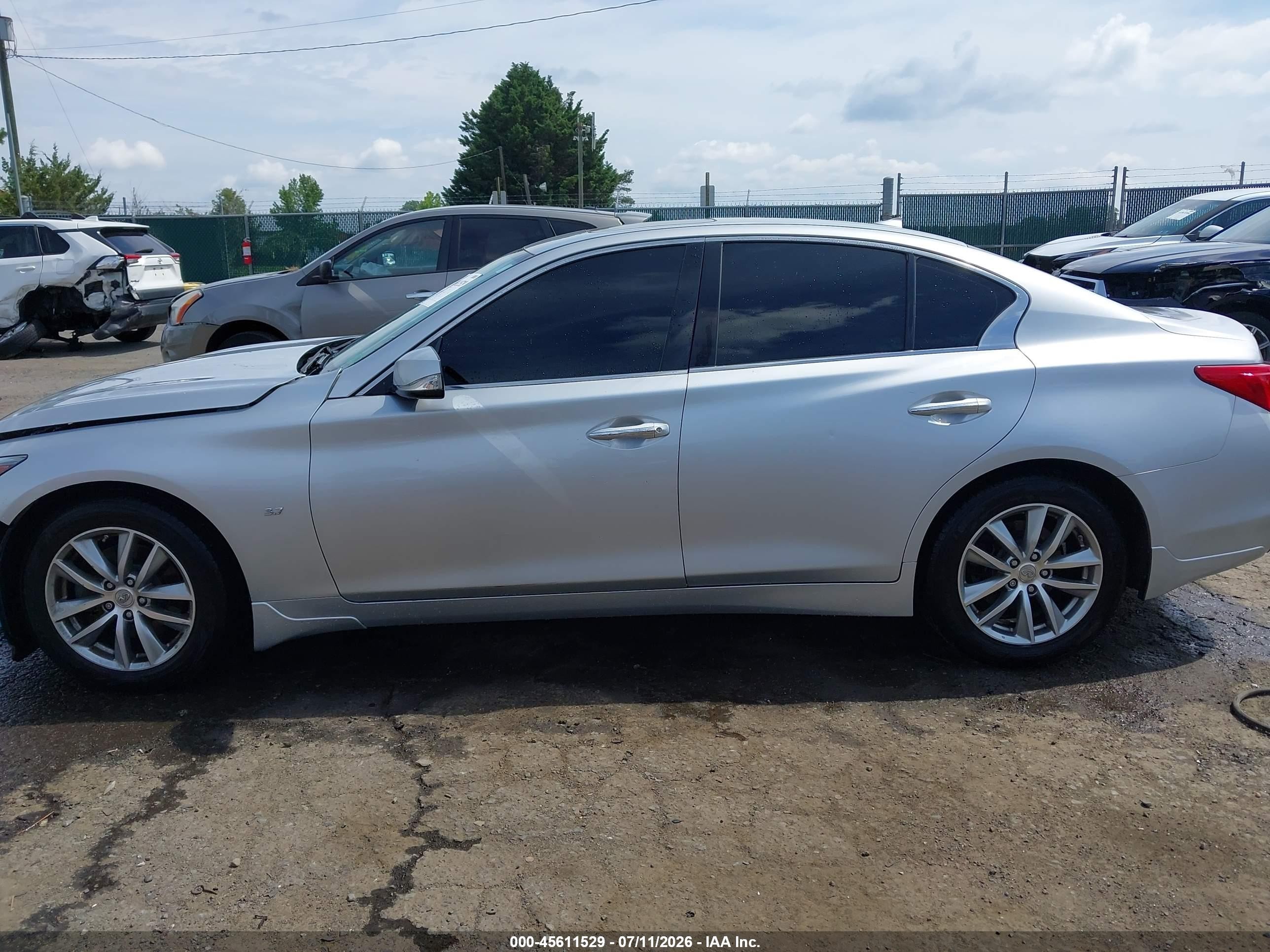 2015 Infiniti Q50   Silver vin: JN1BV7AR1FM415459