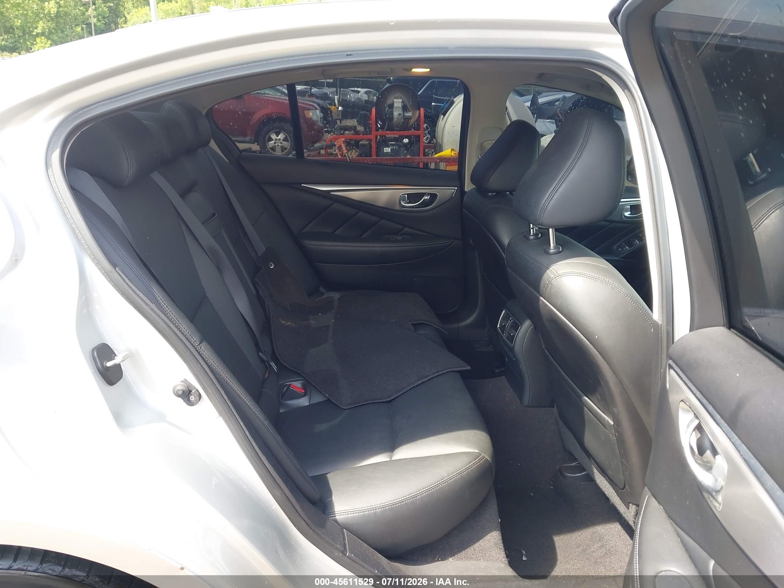 2015 Infiniti Q50   Silver vin: JN1BV7AR1FM415459