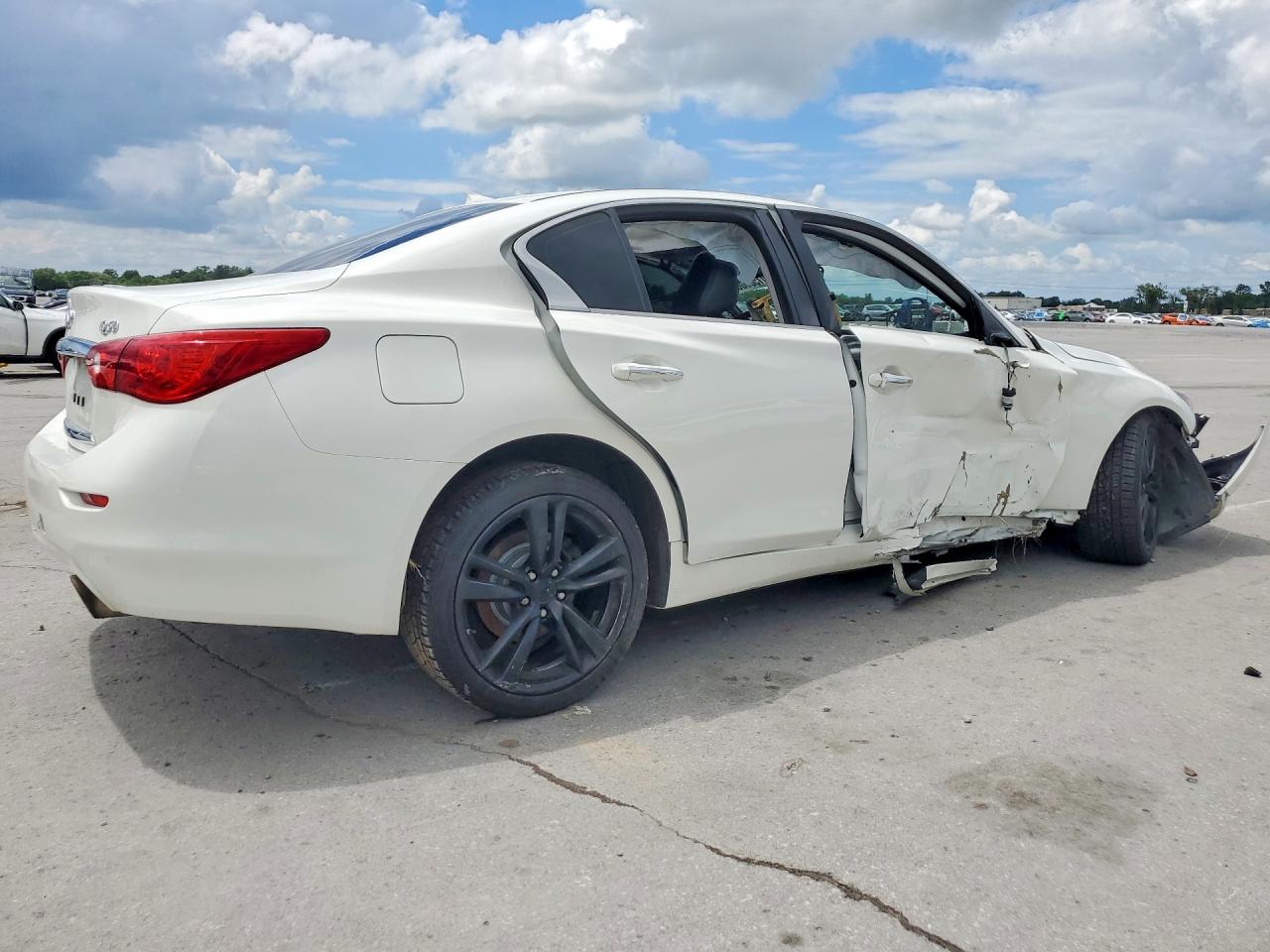 2015 Infiniti Q50 Premium White vin: JN1BV7AR1FM421231
