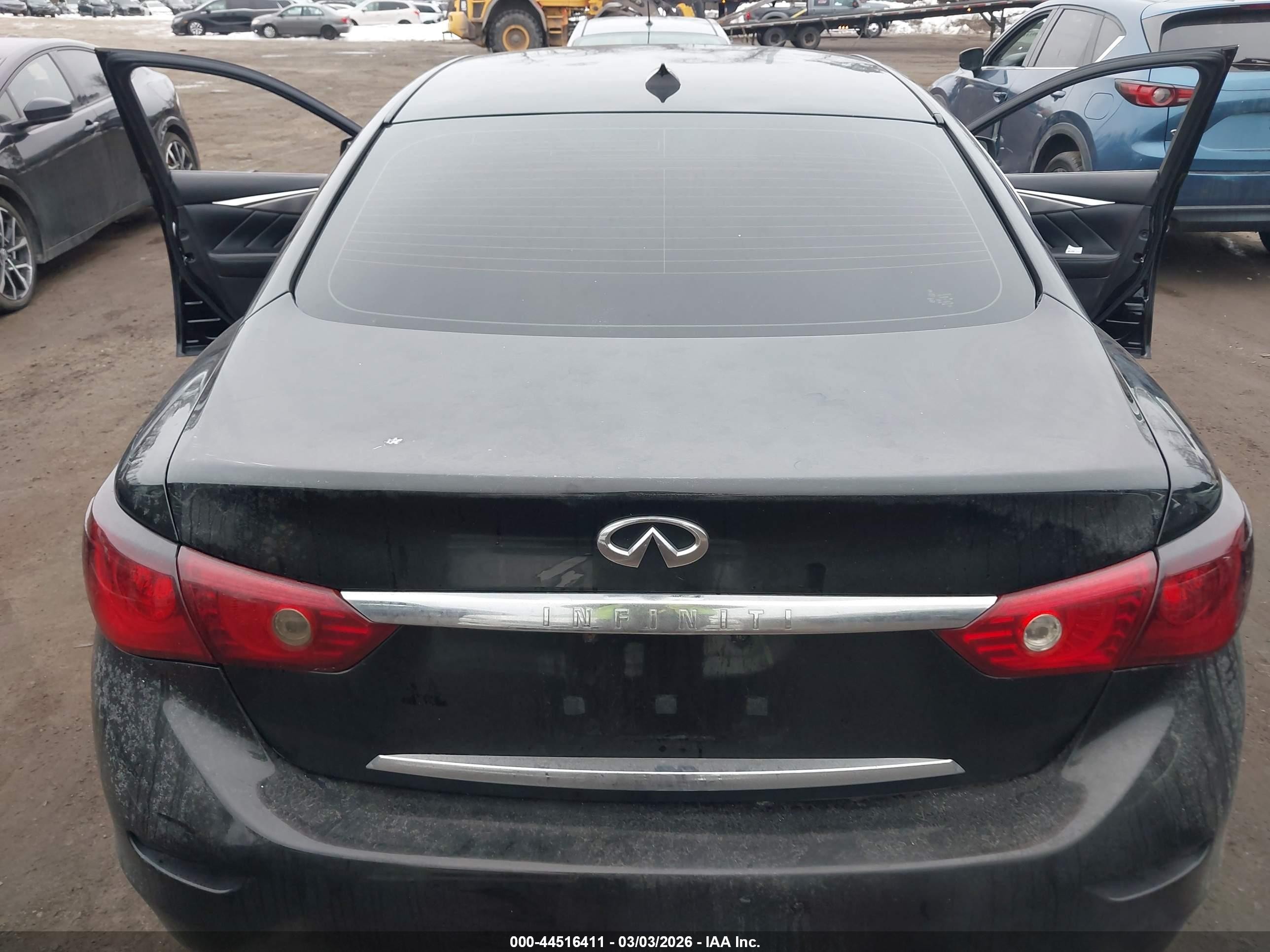 2015 Infiniti Q50 Premium Black vin: JN1BV7AR1FM423982
