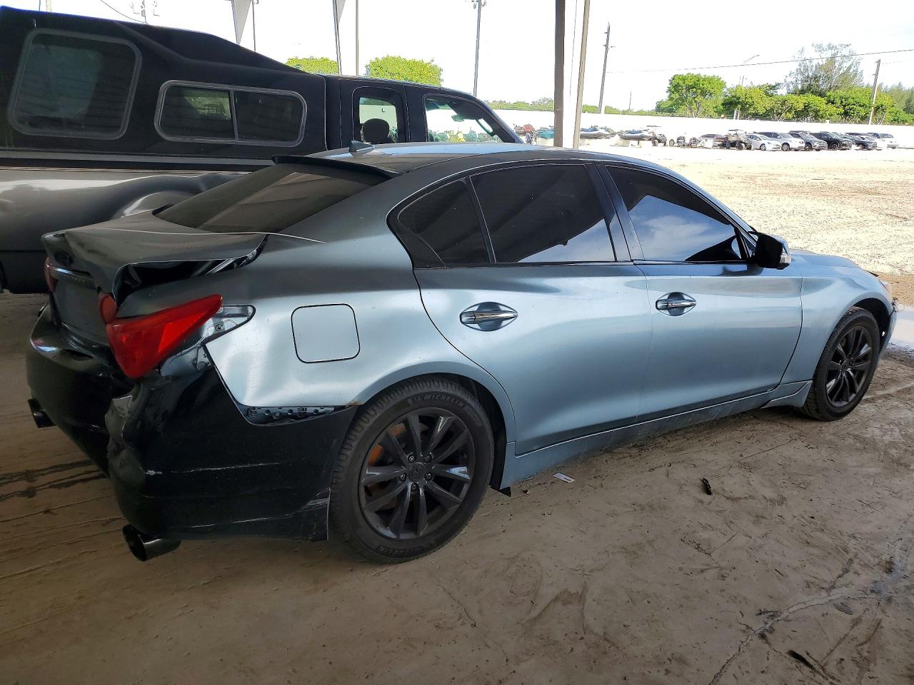 2014 Infiniti Q50 Base Silver vin: JN1BV7AR2EM680597