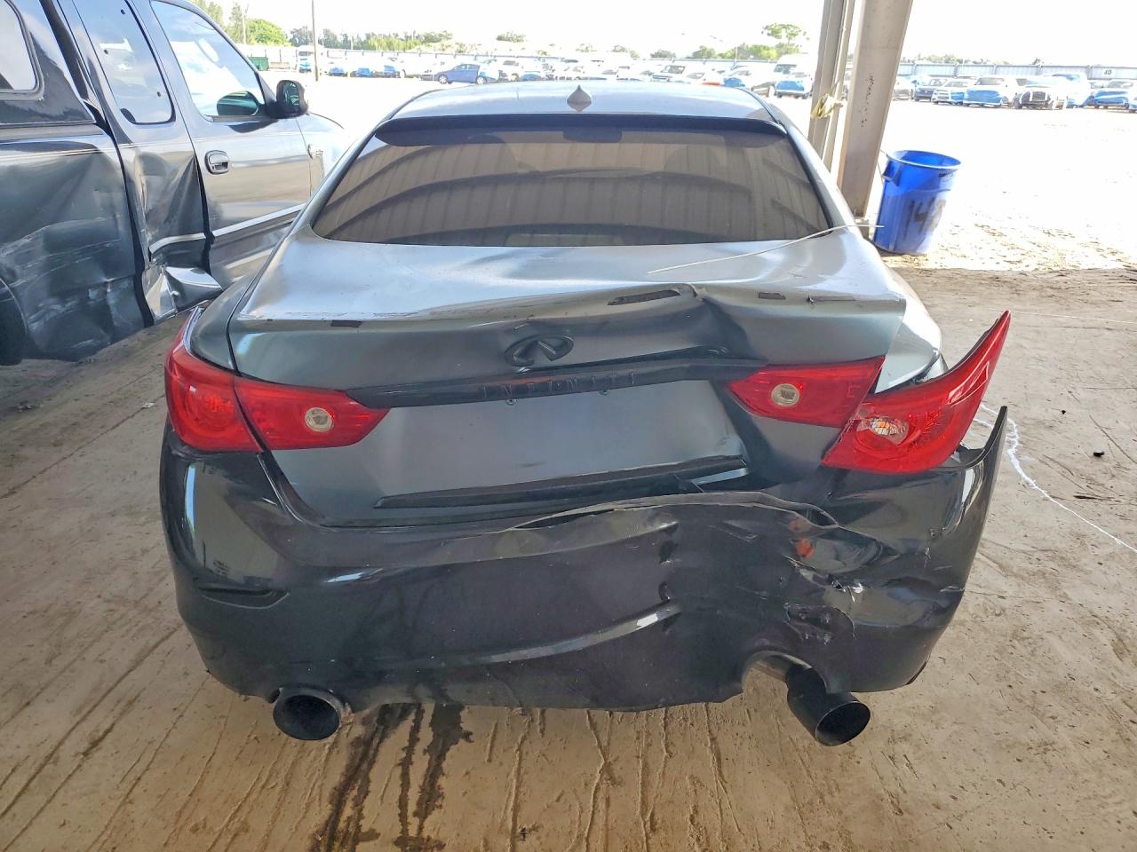 2014 Infiniti Q50 Base Silver vin: JN1BV7AR2EM680597