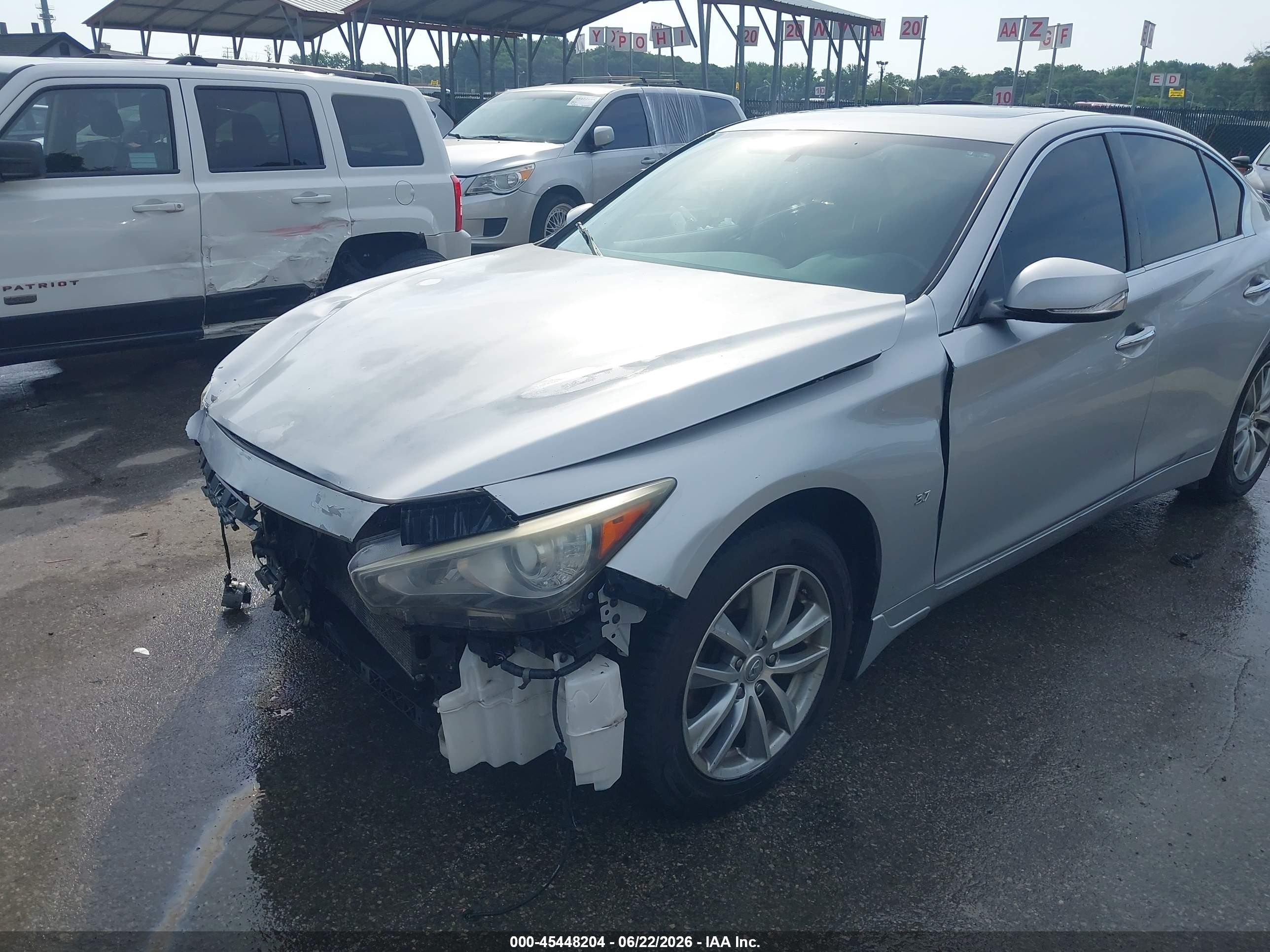2014 Infiniti Q50 Premium Silver vin: JN1BV7AR2EM688361
