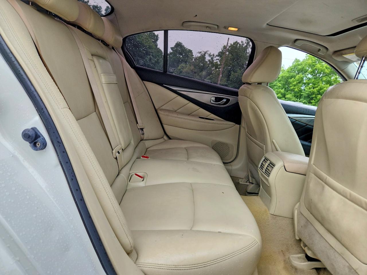 2014 Infiniti Q50 Premium White vin: JN1BV7AR2EM697691