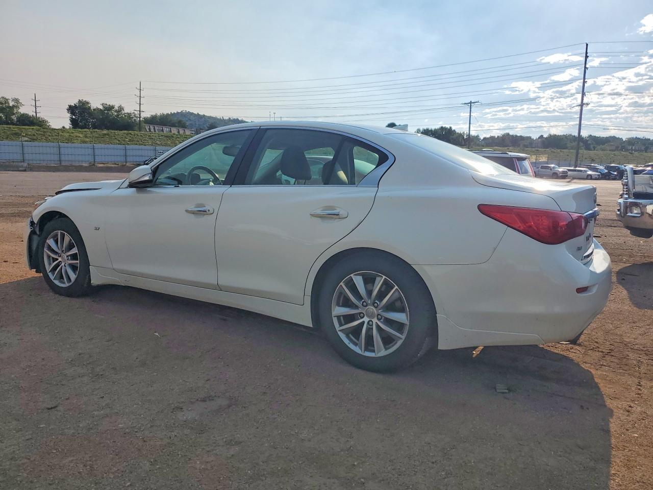 2014 Infiniti Q50 Premium White vin: JN1BV7AR2EM701495