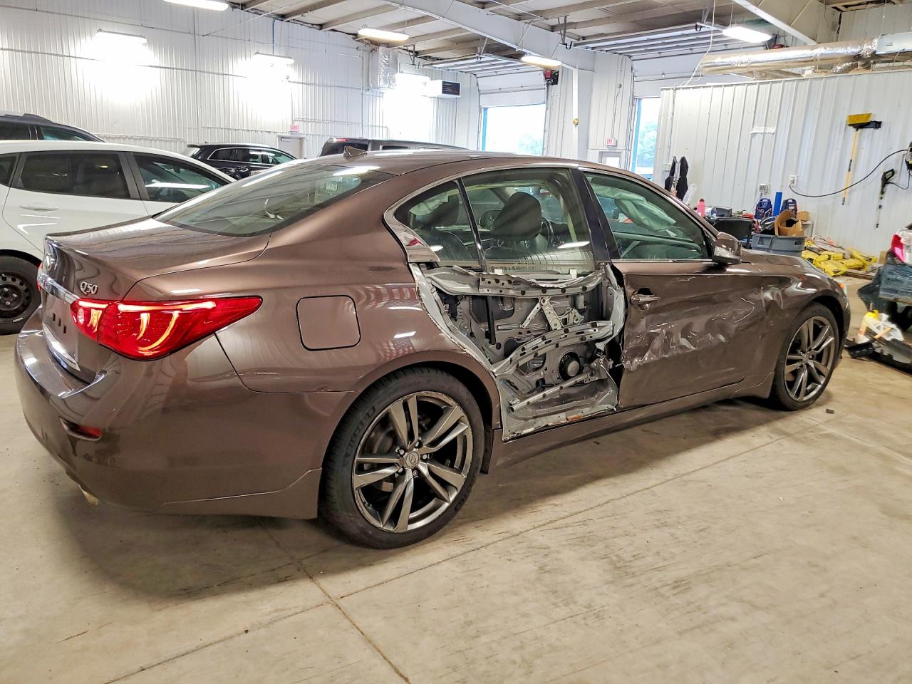 2014 Infiniti Q50 Premium Brown vin: JN1BV7AR2EM702971