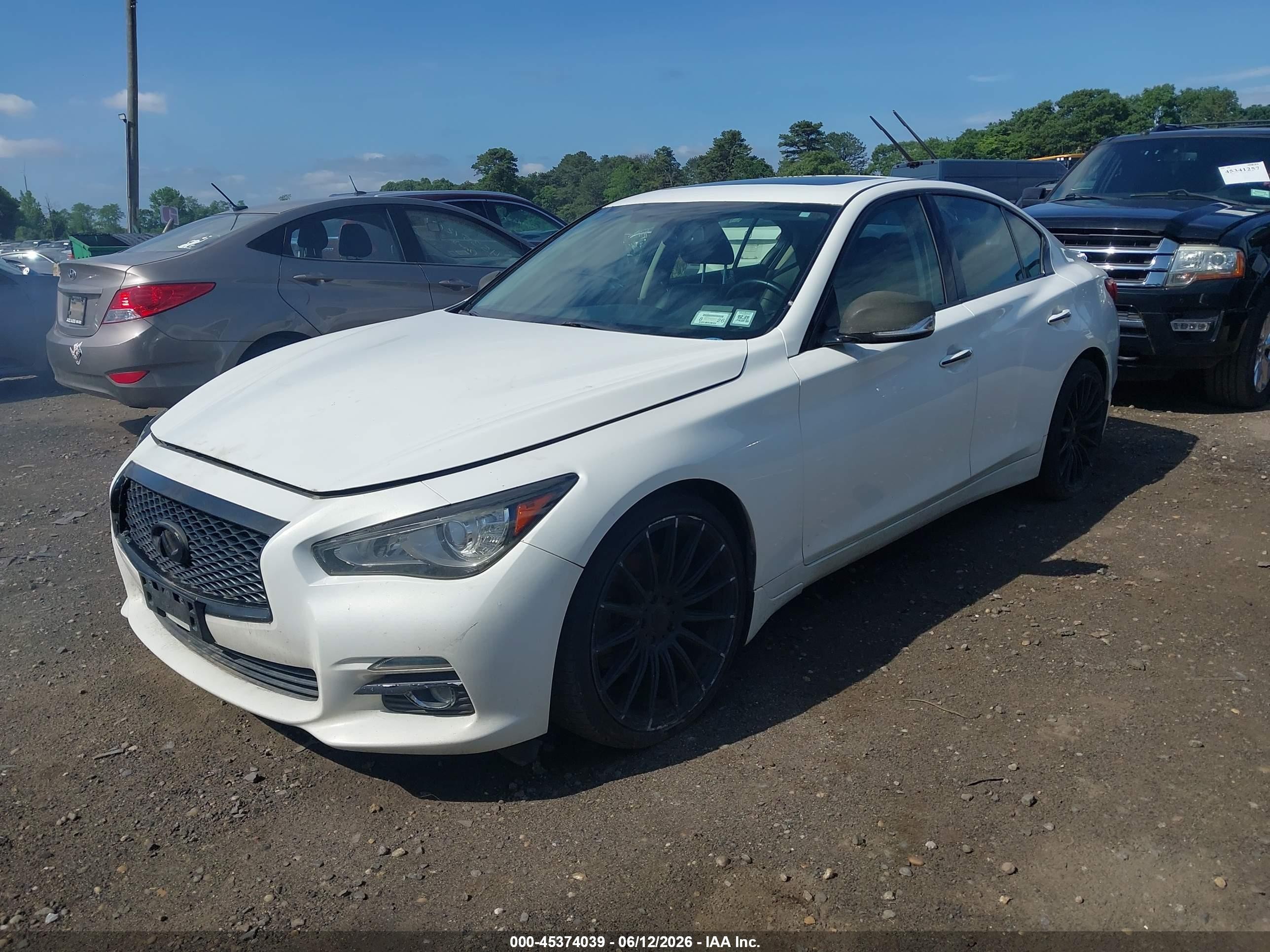 2014 Infiniti Q50 Premium Белый vin: JN1BV7AR2EM704347