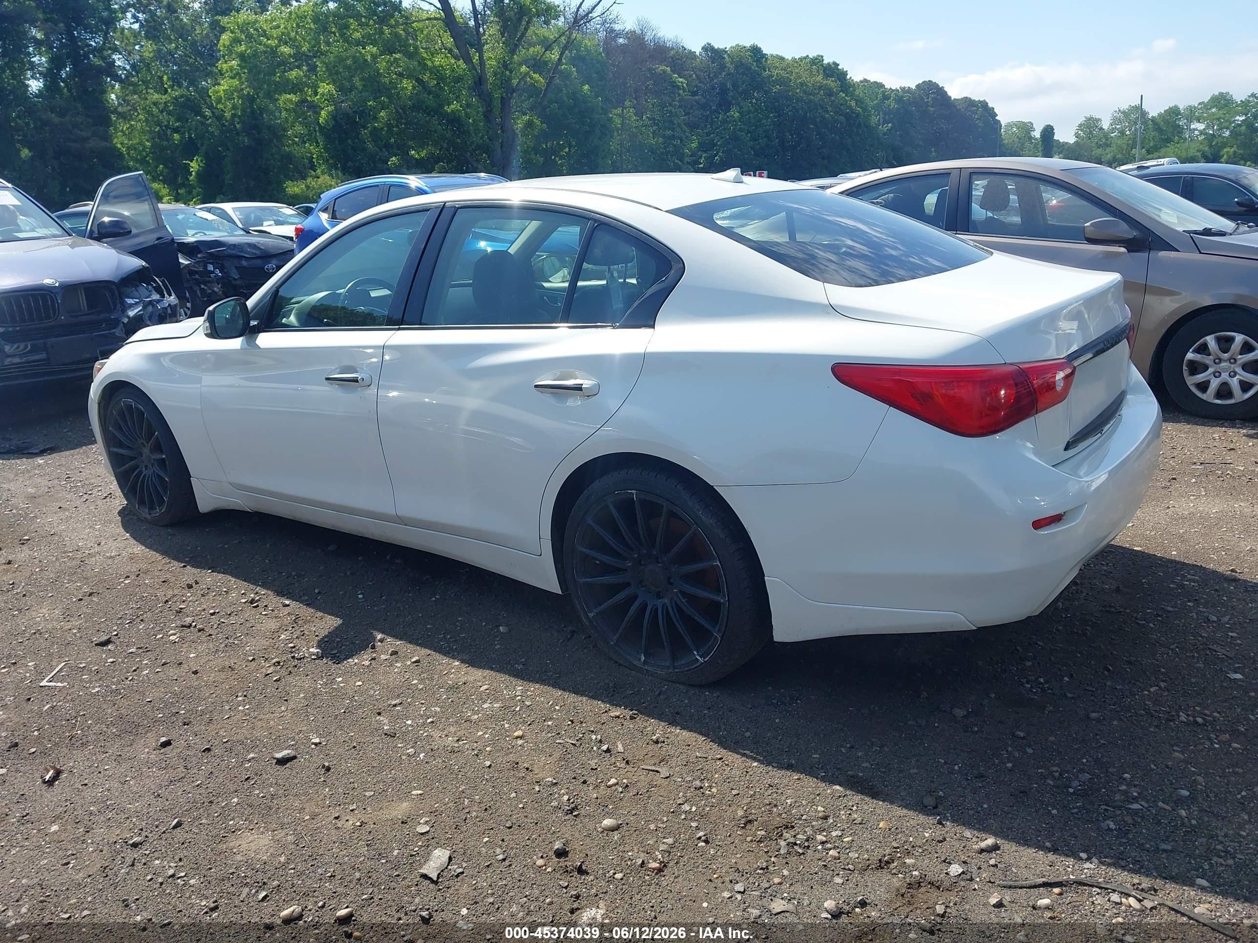 2014 Infiniti Q50 Premium Белый vin: JN1BV7AR2EM704347
