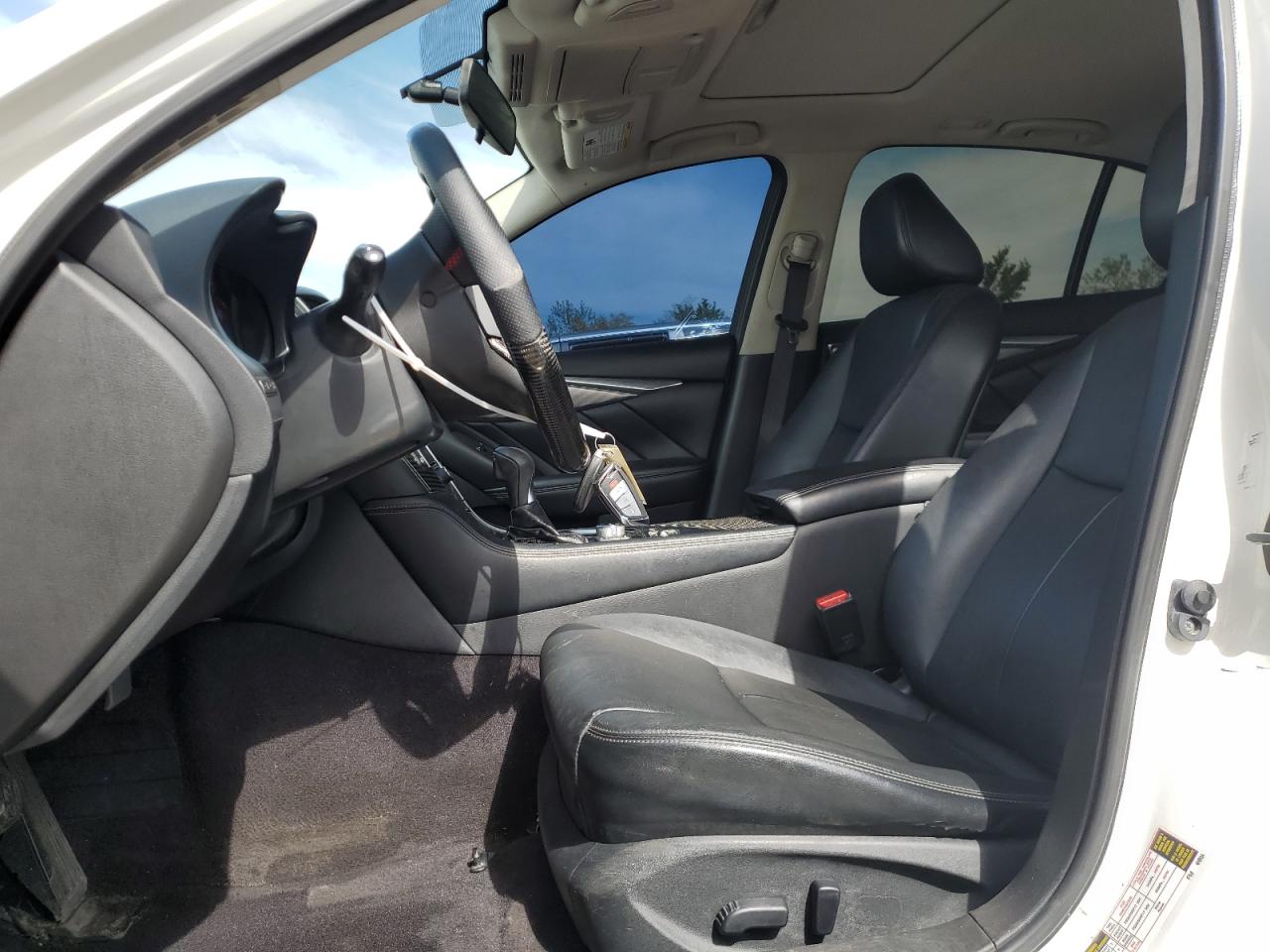 2015 Infiniti Q50 Base   White vin: JN1BV7AR2FM395366