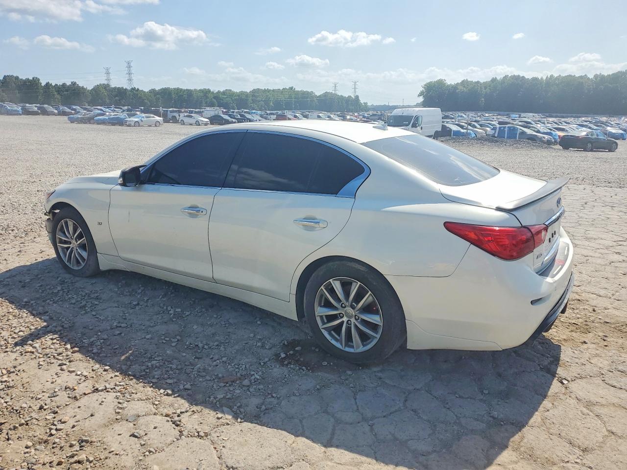 2015 Infiniti Q50 Base White vin: JN1BV7AR2FM395366