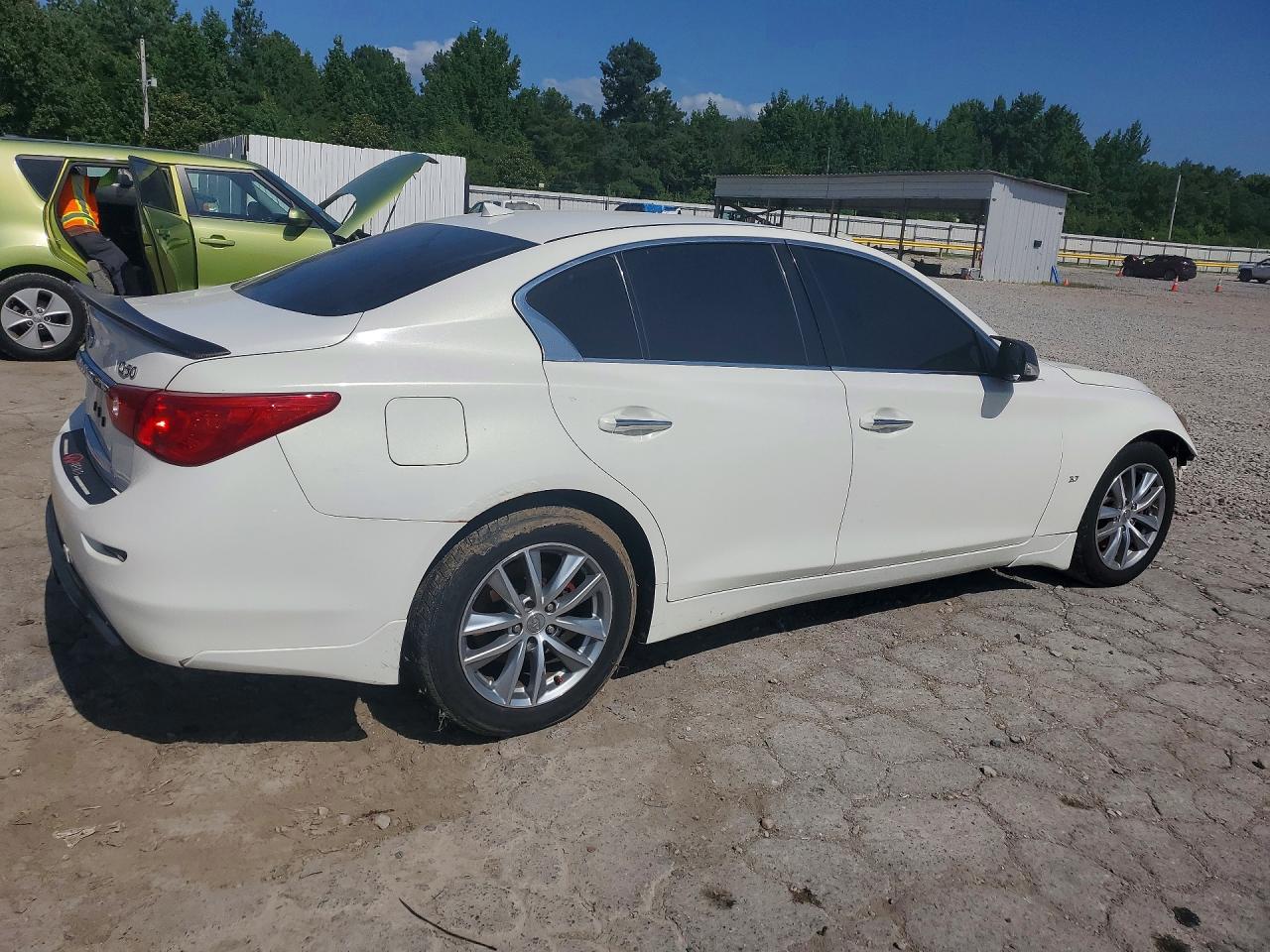 2015 Infiniti Q50 Base White vin: JN1BV7AR2FM395366