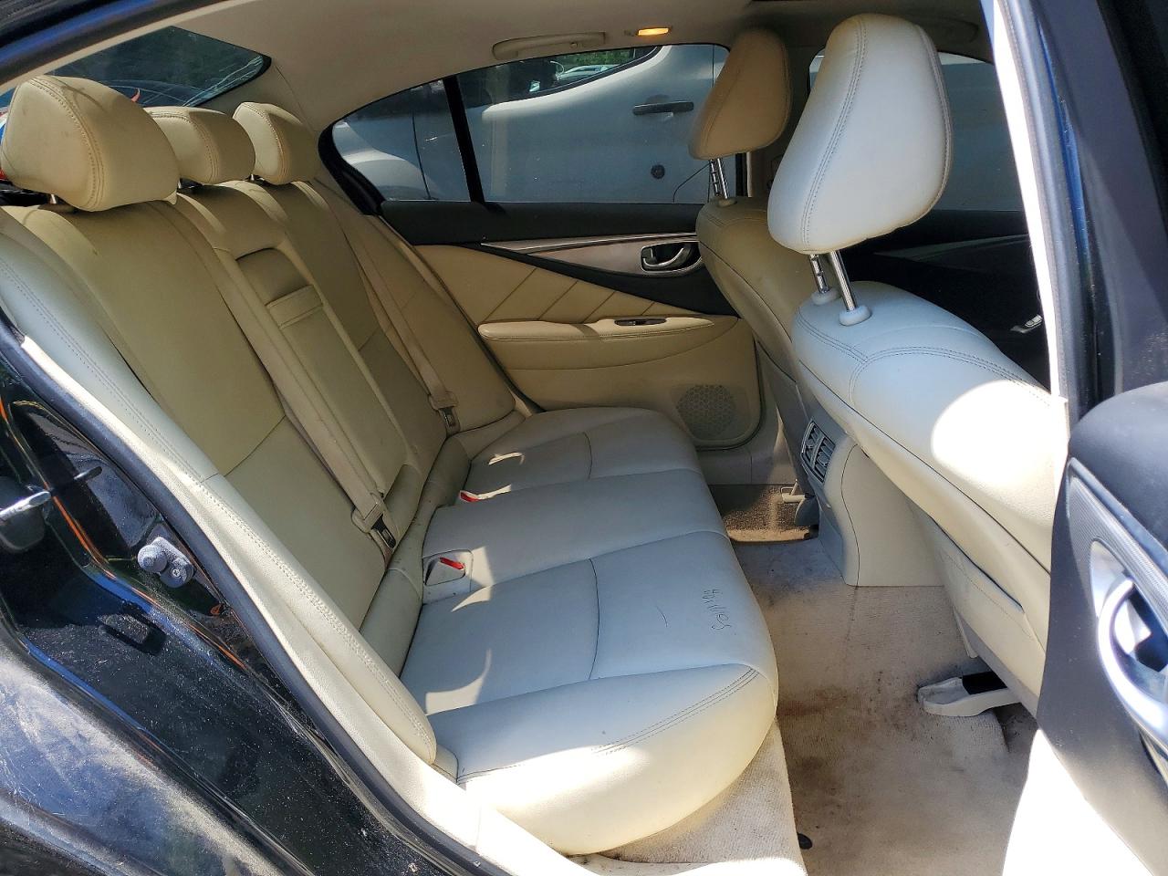 2015 Infiniti Q50 Premium Black vin: JN1BV7AR2FM417124