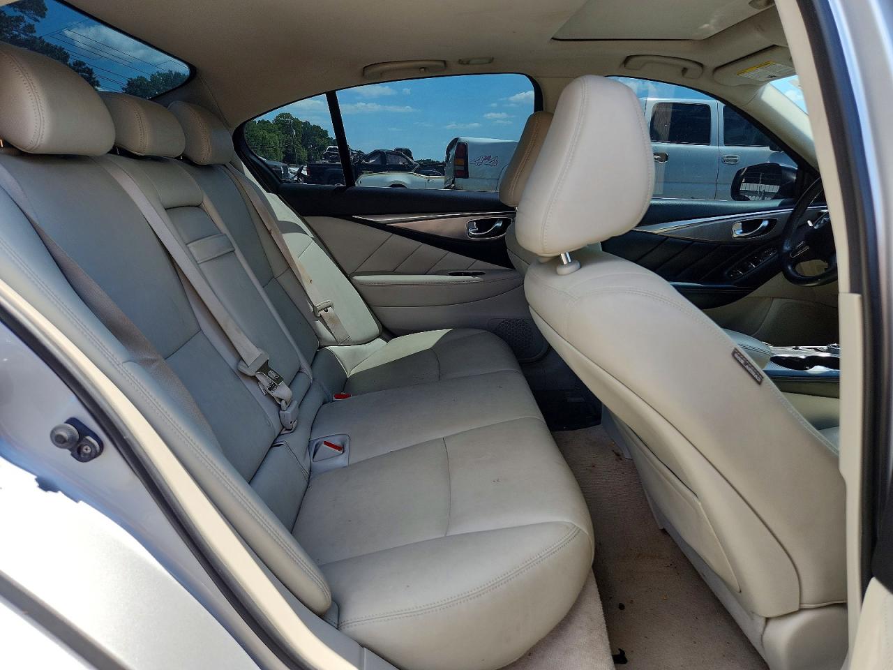 2015 Infiniti Q50 Premium Silver vin: JN1BV7AR2FM421240