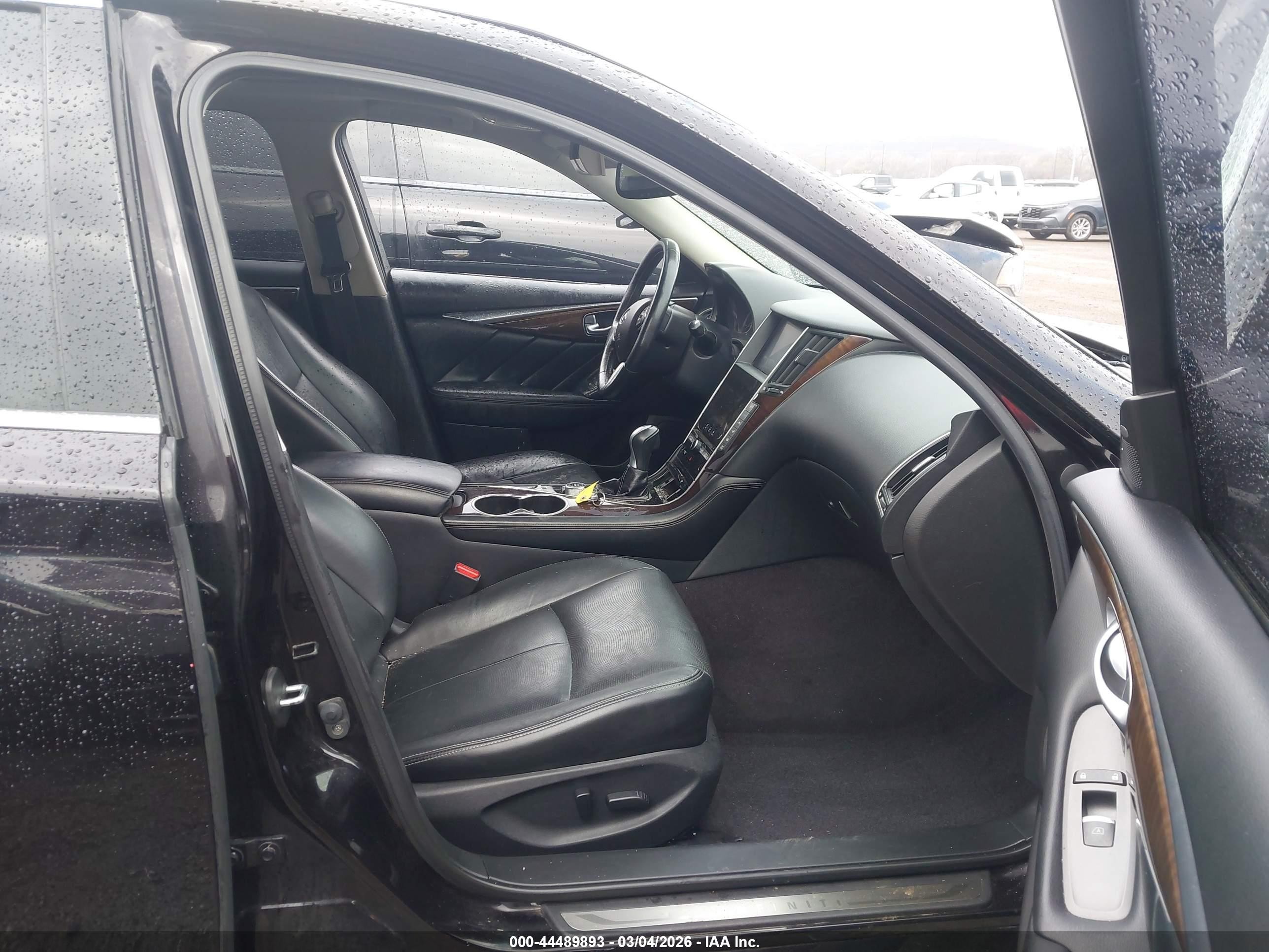 2015 Infiniti Q50 Premium Black vin: JN1BV7AR2FM421660