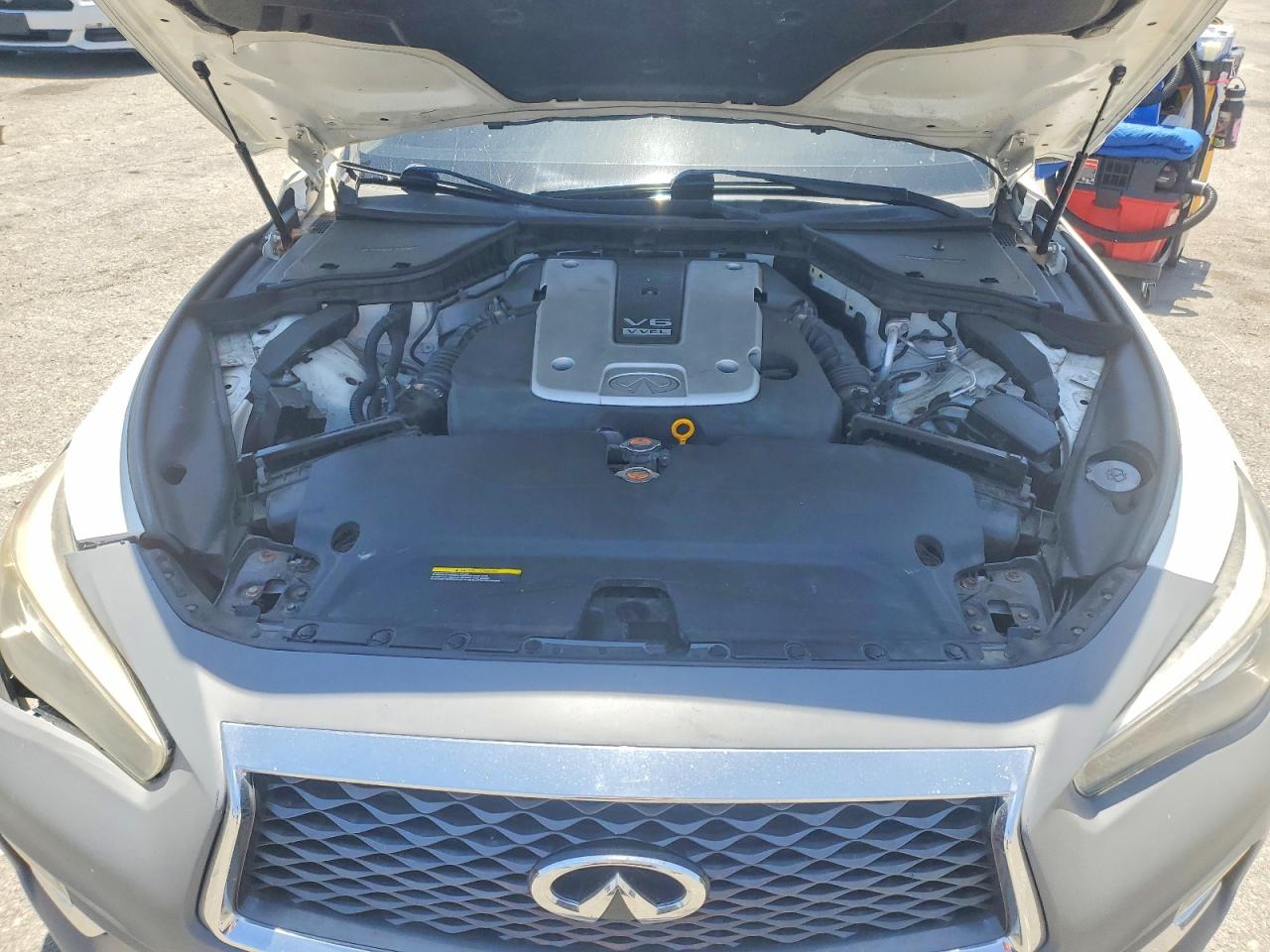 2014 Infiniti Q50 Base White vin: JN1BV7AR3EM685193