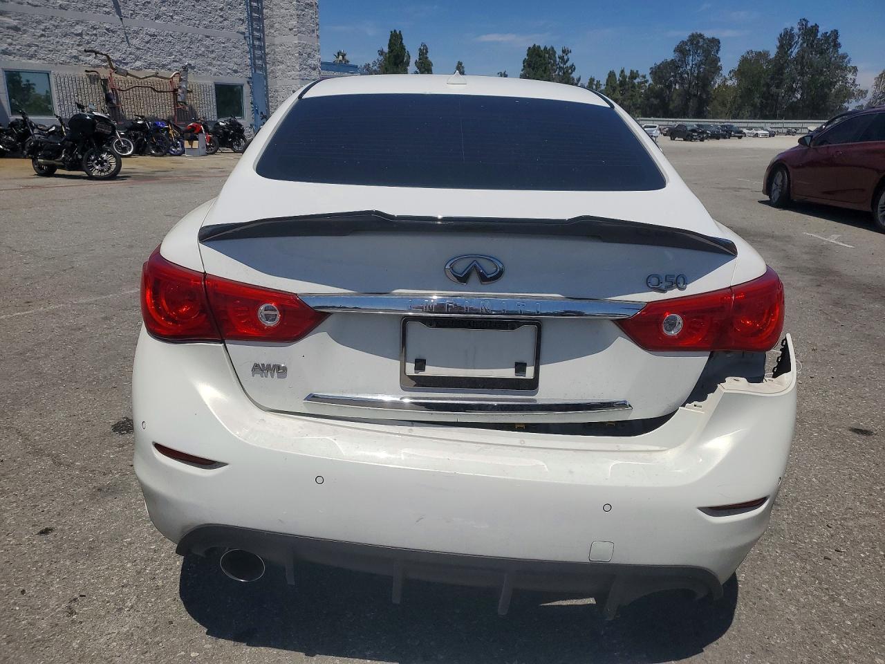 2014 Infiniti Q50 Base White vin: JN1BV7AR3EM685193
