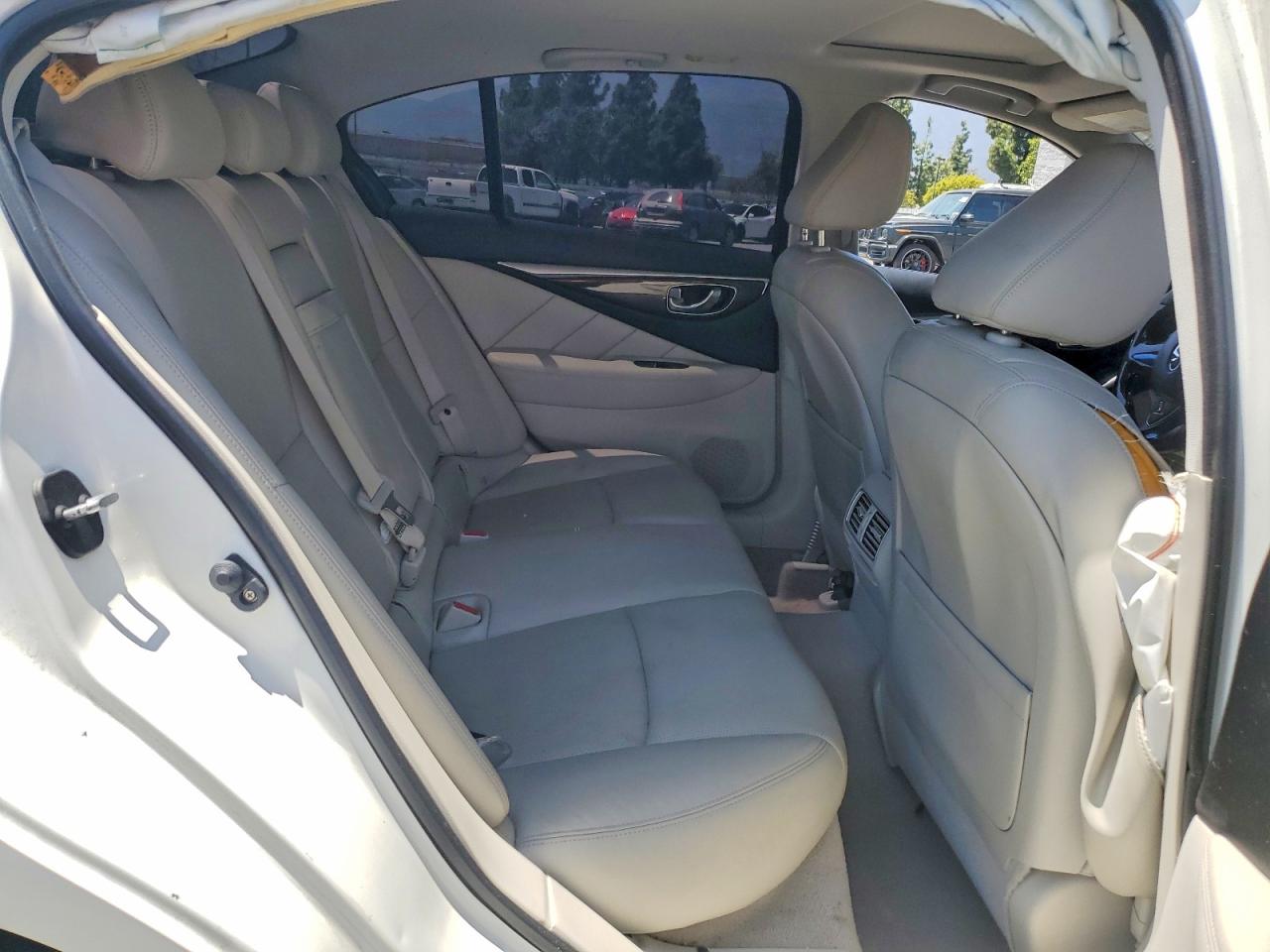 2014 Infiniti Q50 Base White vin: JN1BV7AR3EM685193