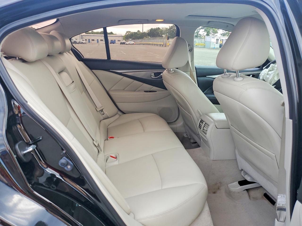 2015 Infiniti Q50 Premium Black vin: JN1BV7AR3FM401451
