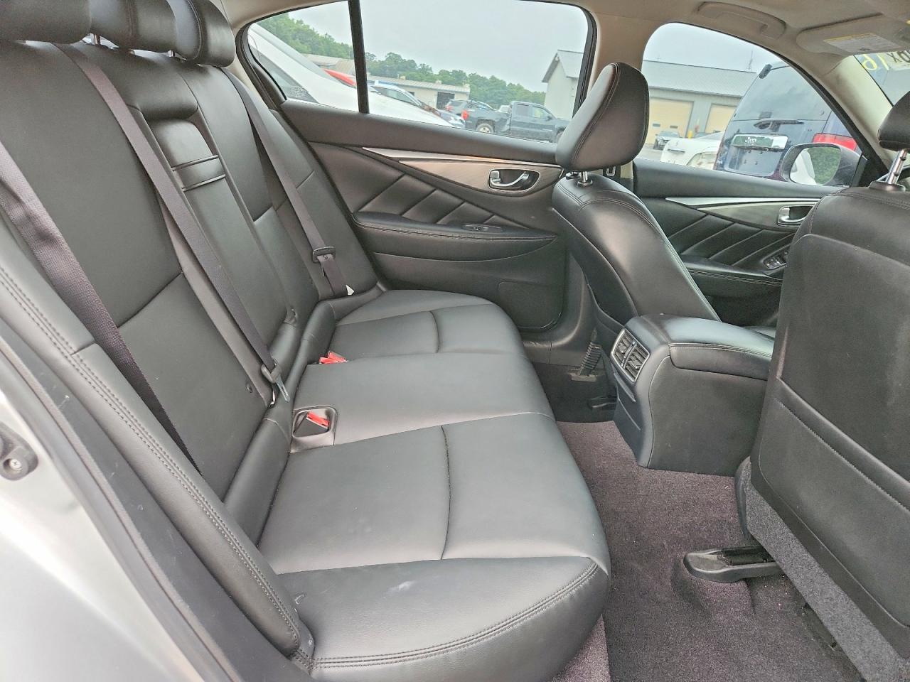 2015 Infiniti Q50 Premium Silver vin: JN1BV7AR3FM408075