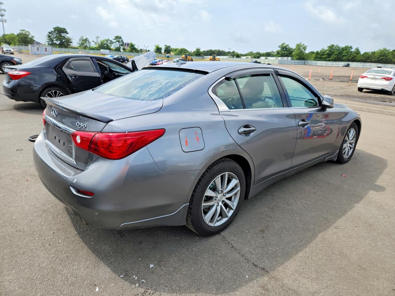 2015 Infiniti Q50 Premium Silver vin: JN1BV7AR3FM410425